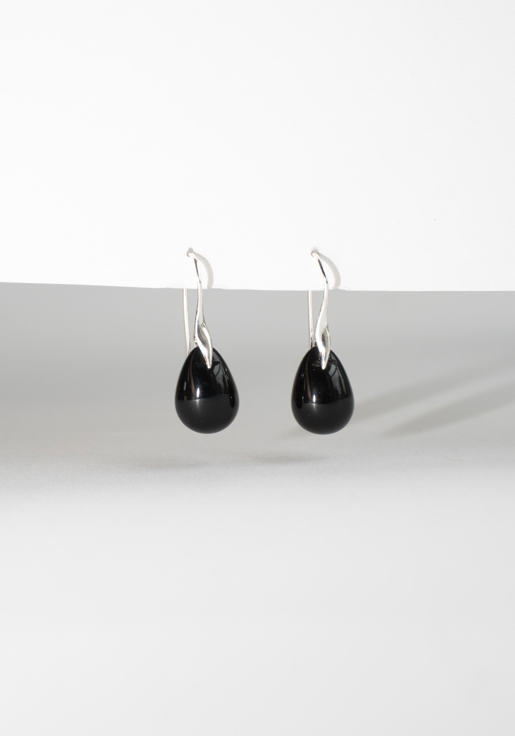 Sisi Joia Gota Midi Earrings in Black – VESTIGE