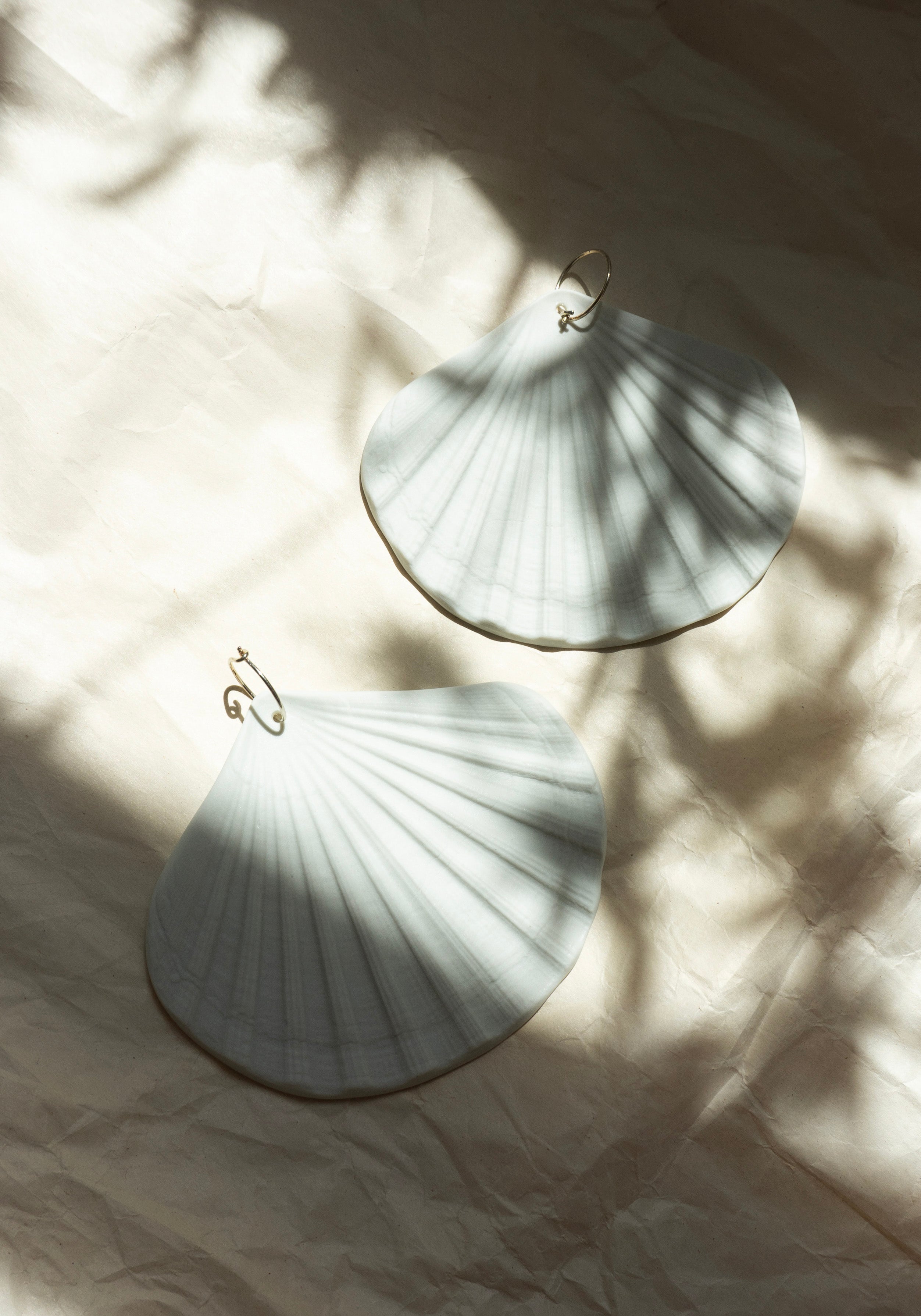 MANÀ Full Moon Shell Amulet .07 Earrings – VESTIGE