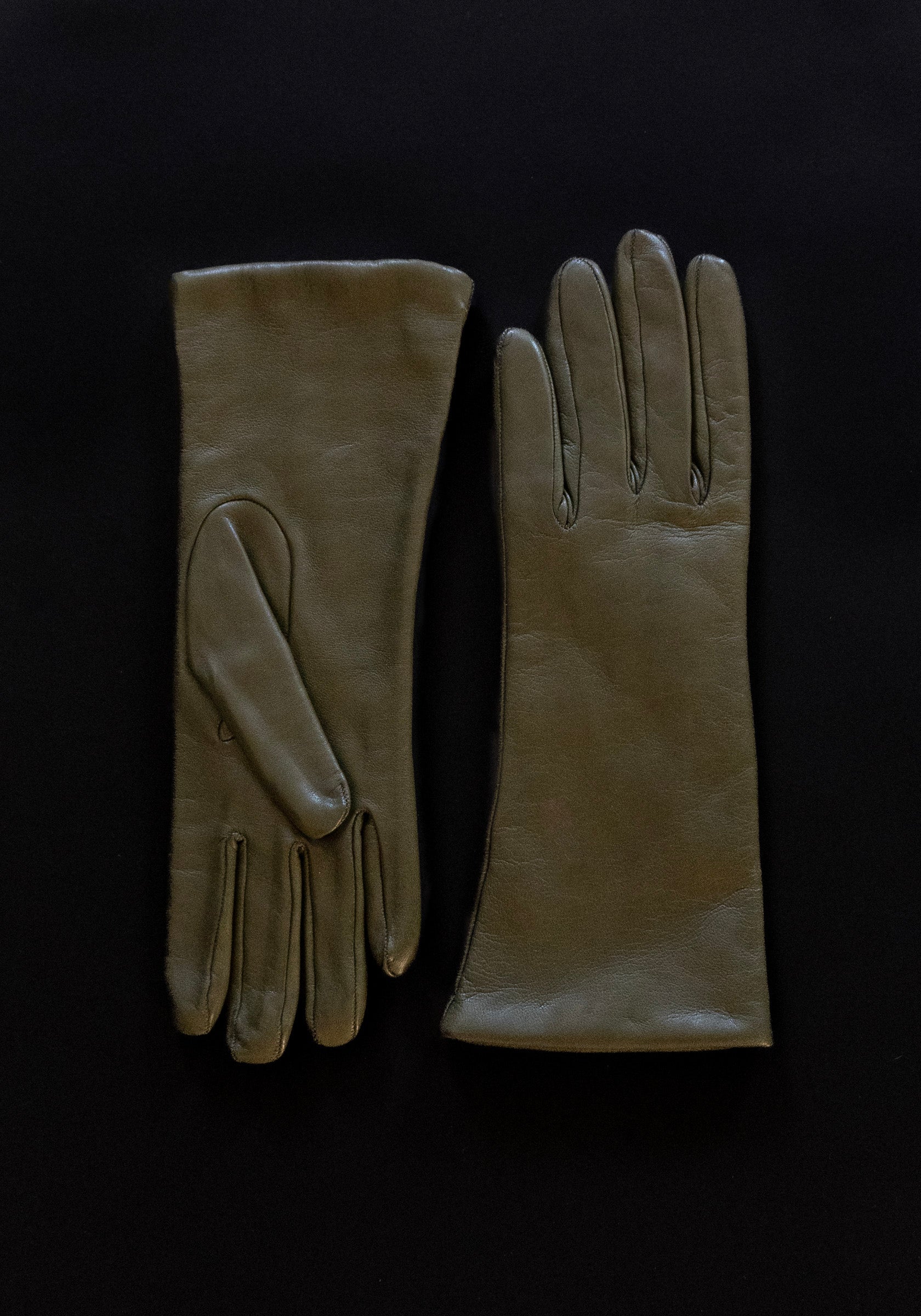 Classic Gloves in Bog Green