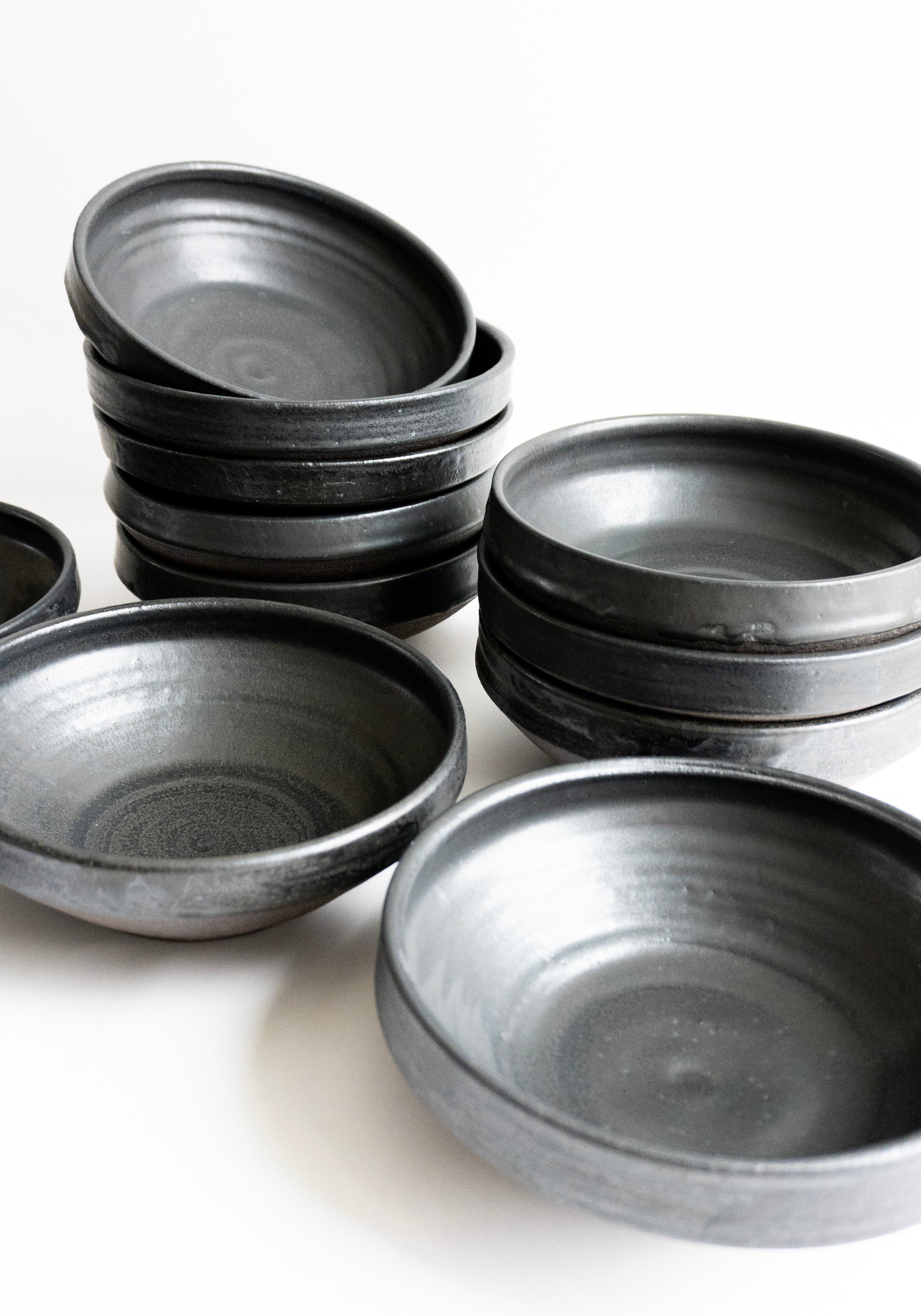 Mitsuko Ceramics Medium Grain Bowl in Coal