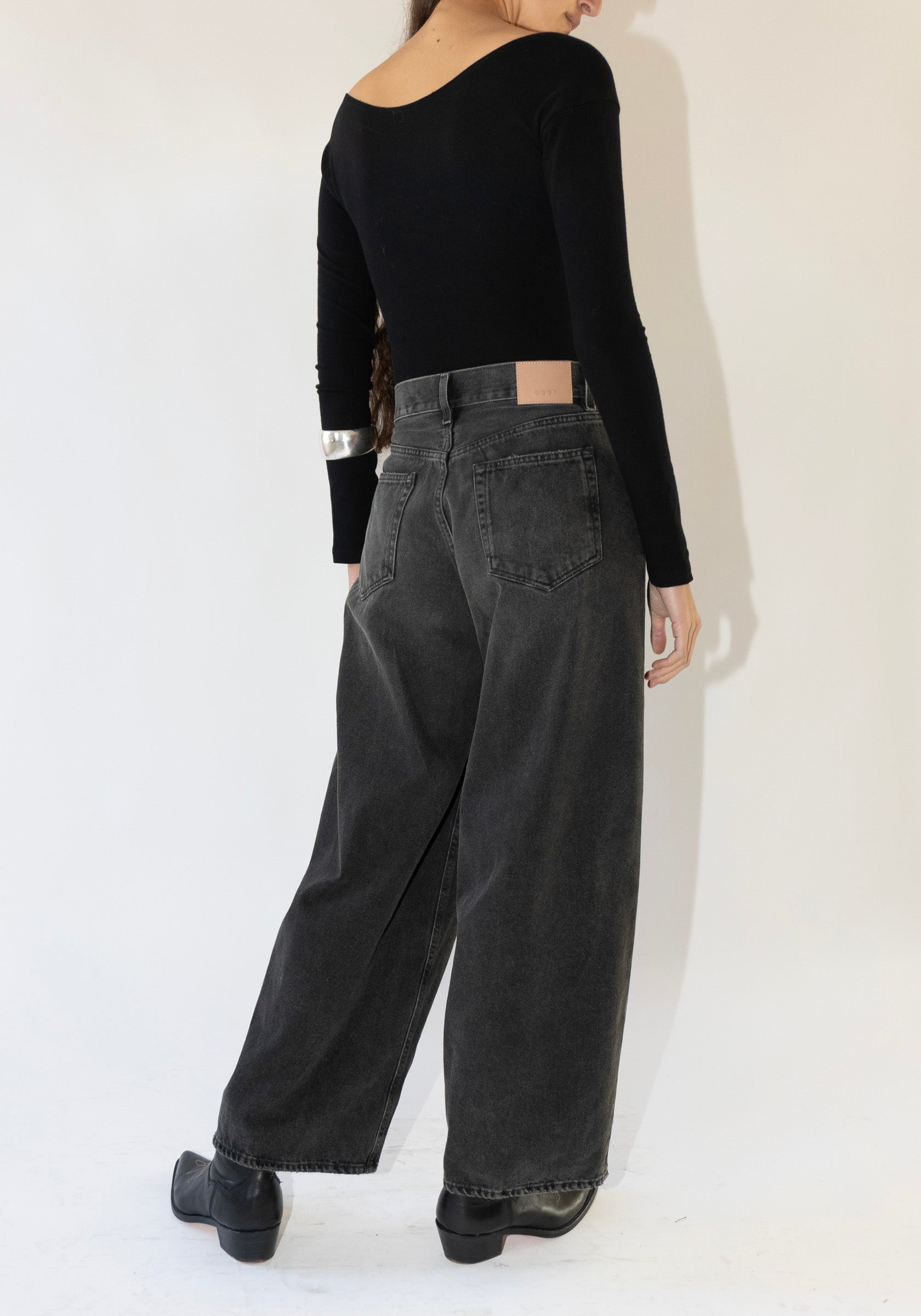 Roomy Jean in Sanded Black – VESTIGE