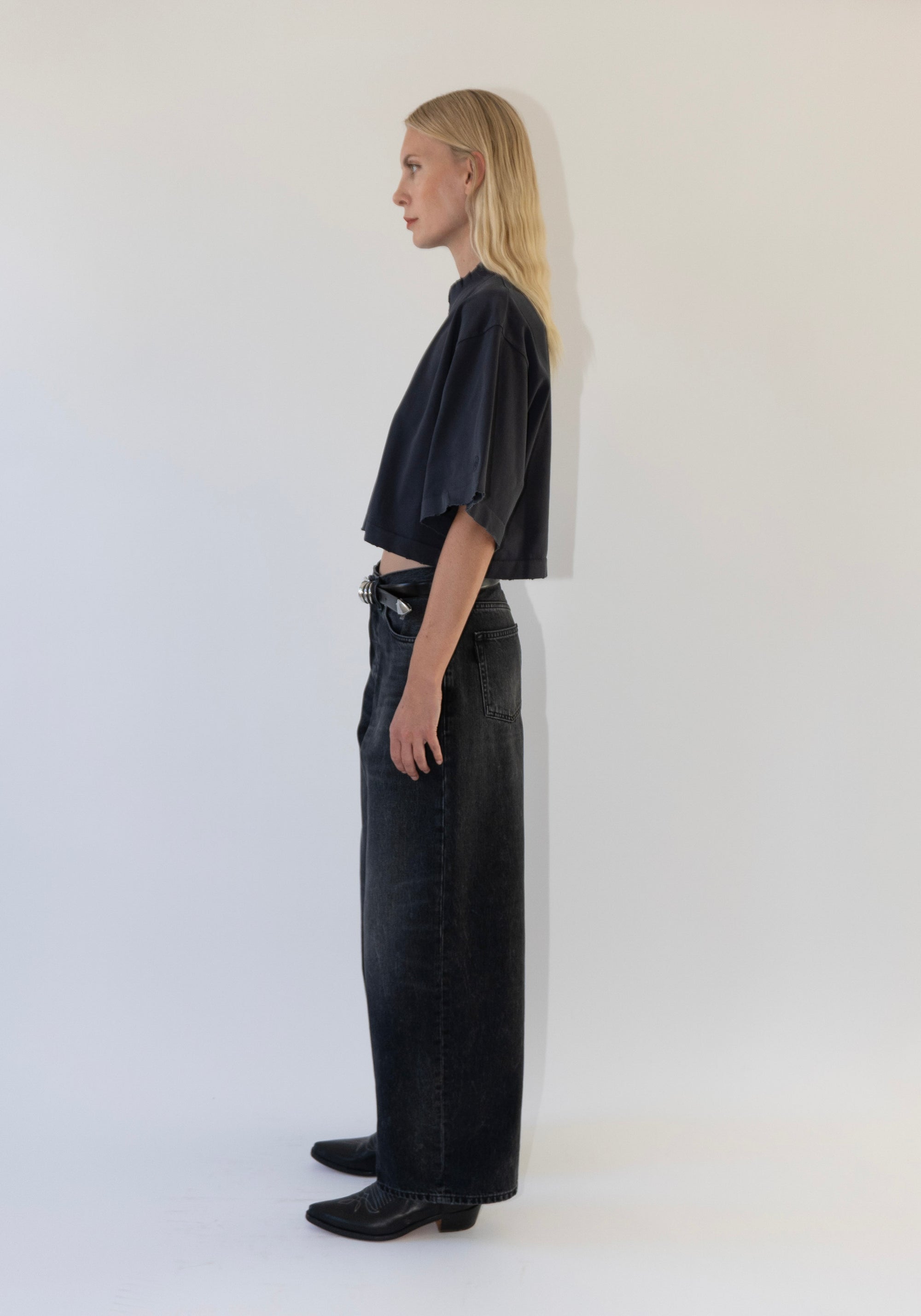 Ruadh The Nessa Tee in Faded Charcoal