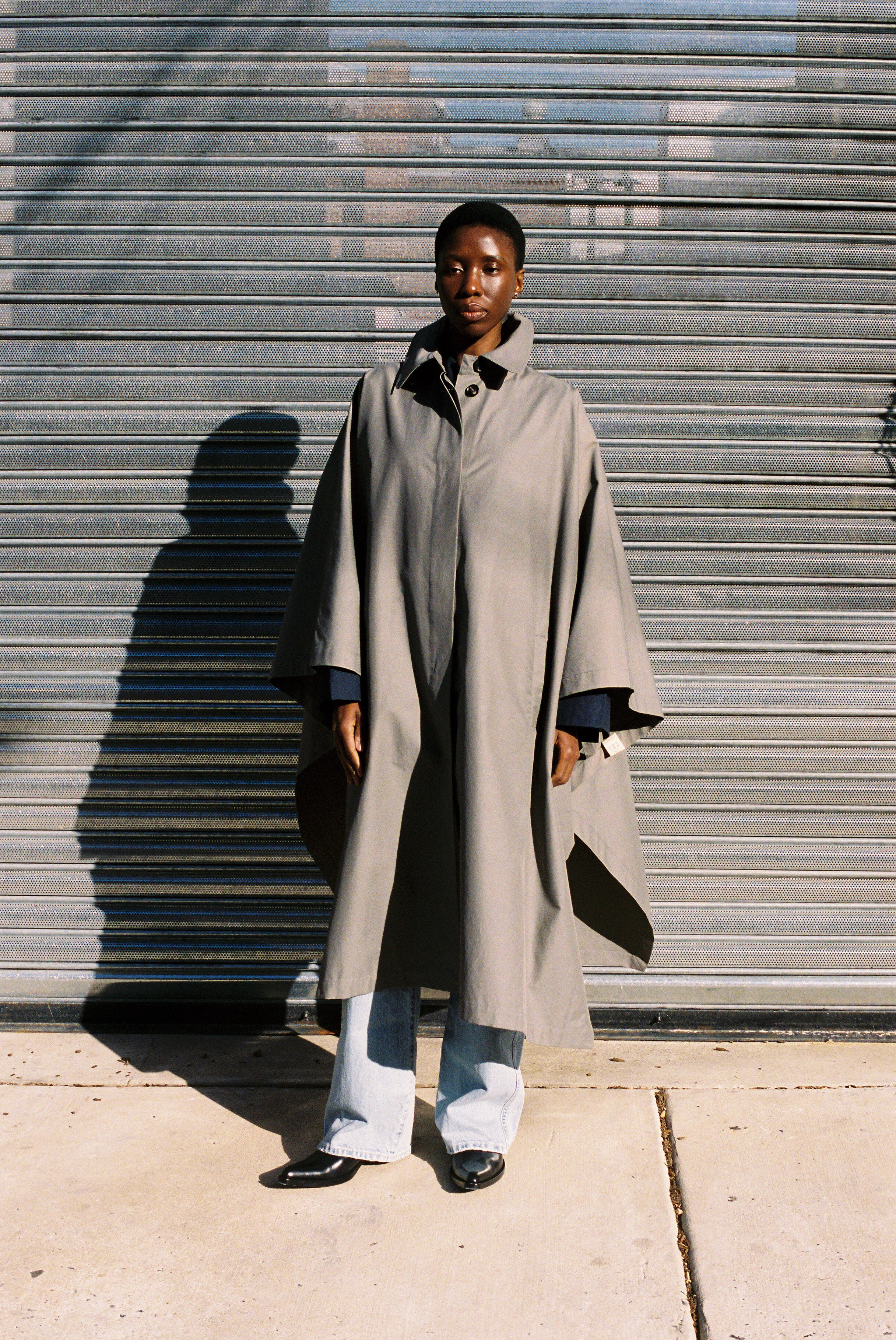 Cordera Cape in Cobblestone – VESTIGE