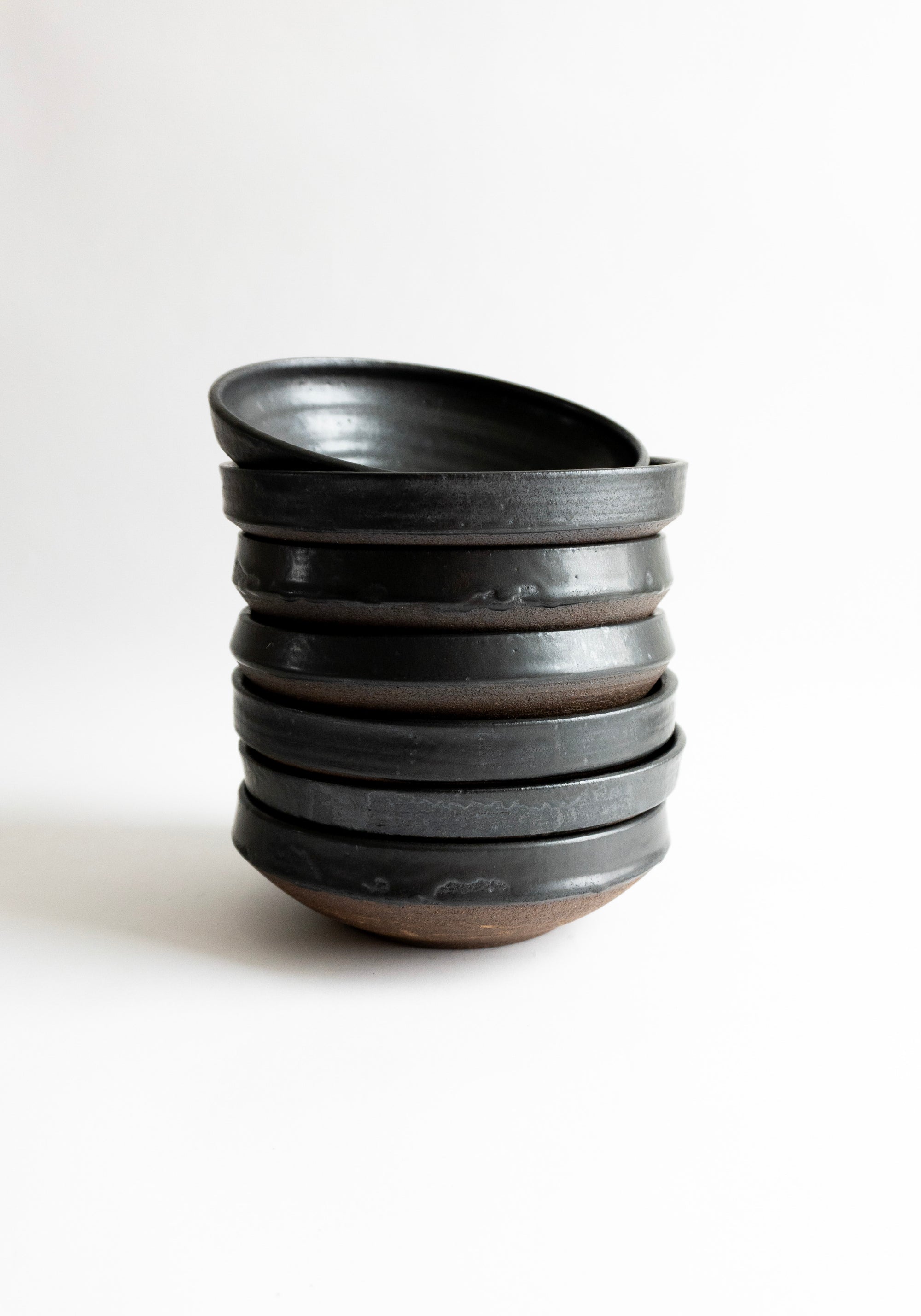 Mitsuko Ceramics Medium Grain Bowl in Coal