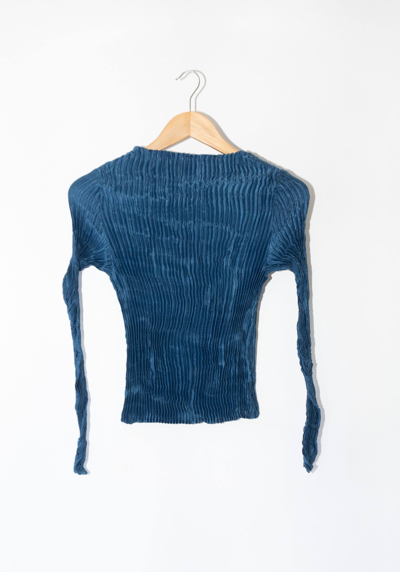 Azur Plissé Satin Silk Sleeve Top in Dark Indigo