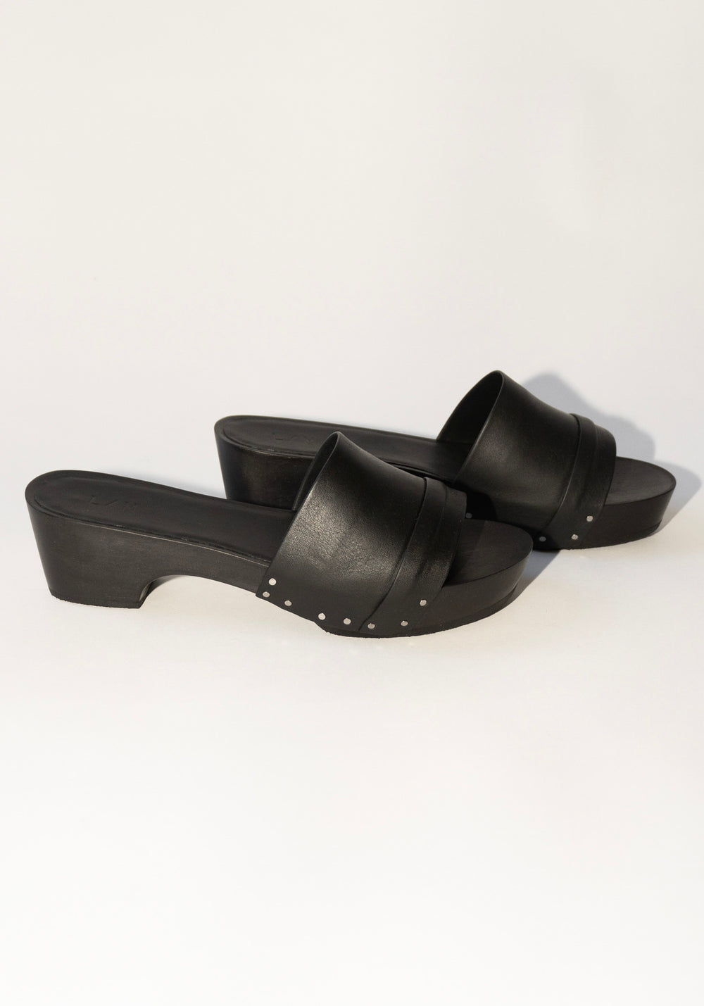 Low Pleat Clog in Black