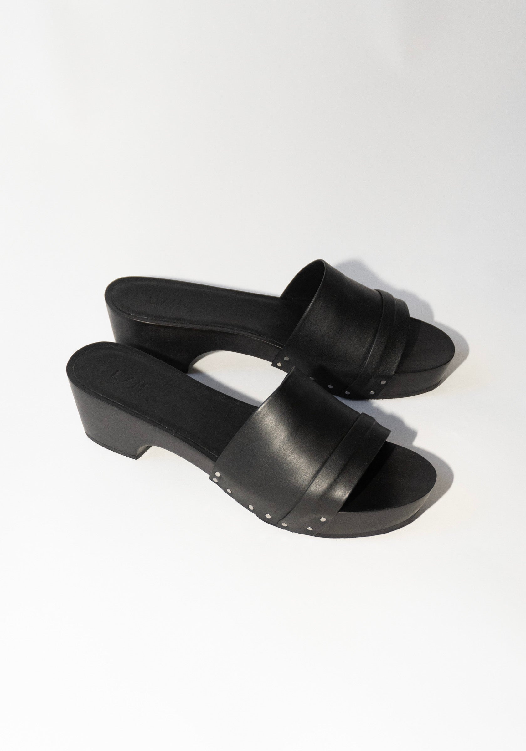 Low Pleat Clog in Black