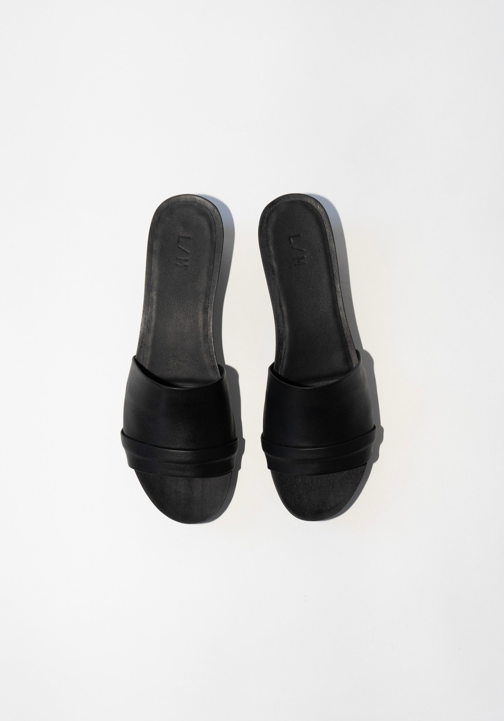 Low Pleat Clog in Black