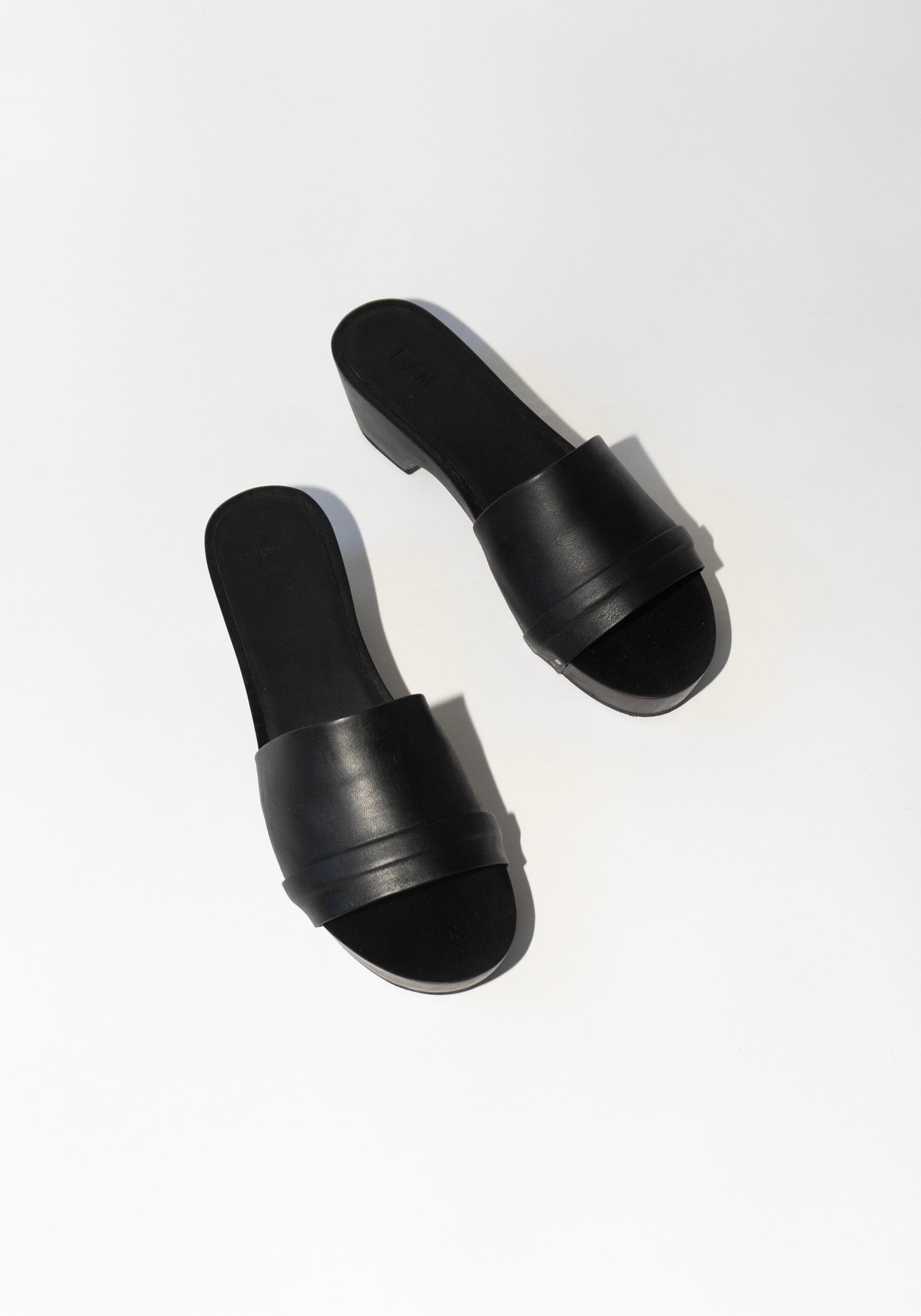 Low Pleat Clog in Black