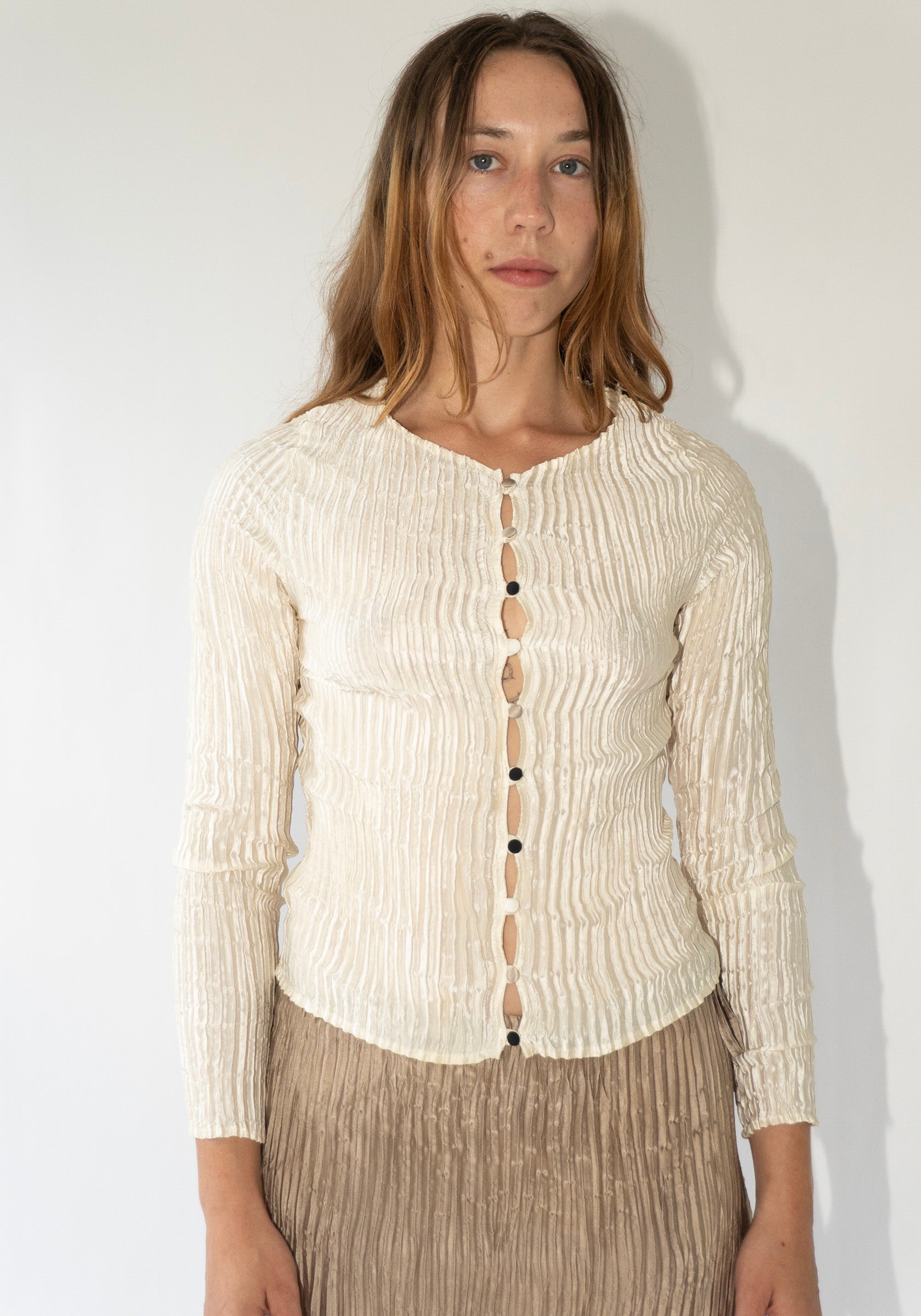 Azur Plissé Satin Silk Cardigan in Off White