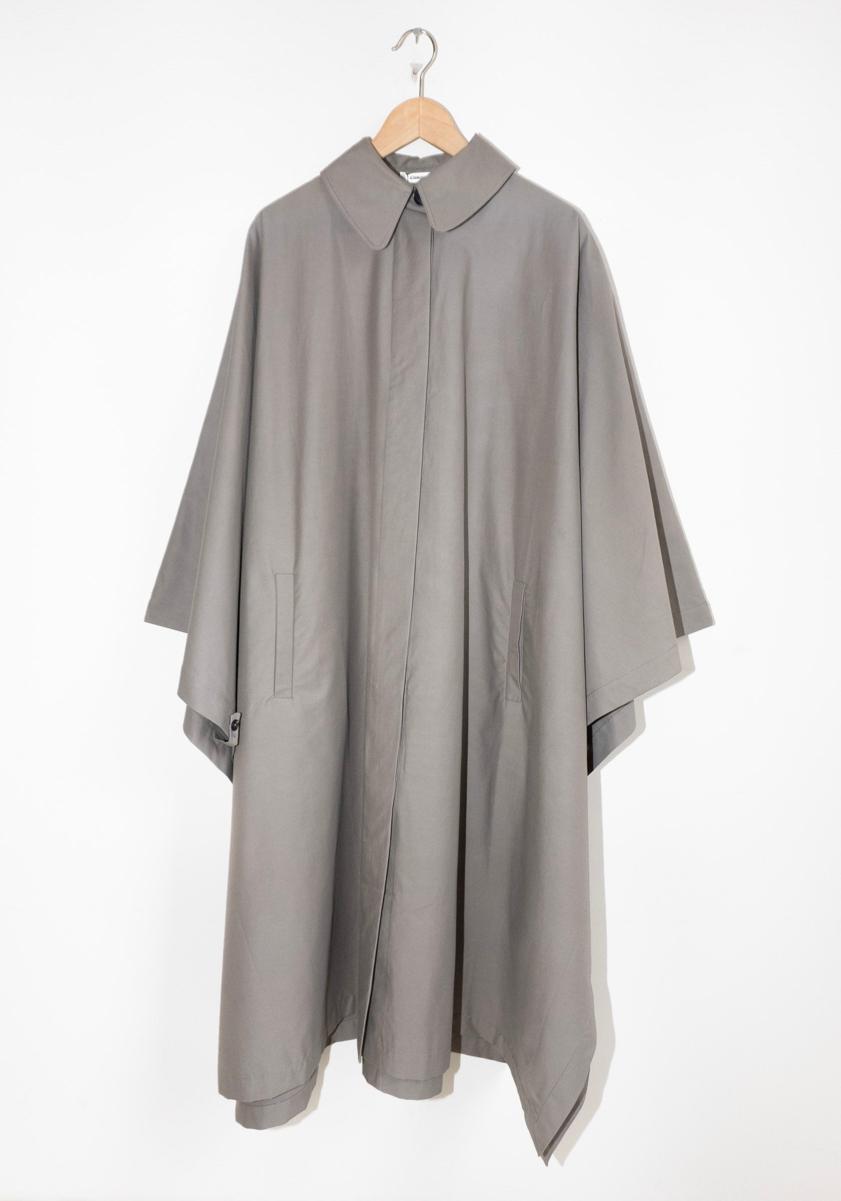 Cordera Cape in Cobblestone – VESTIGE