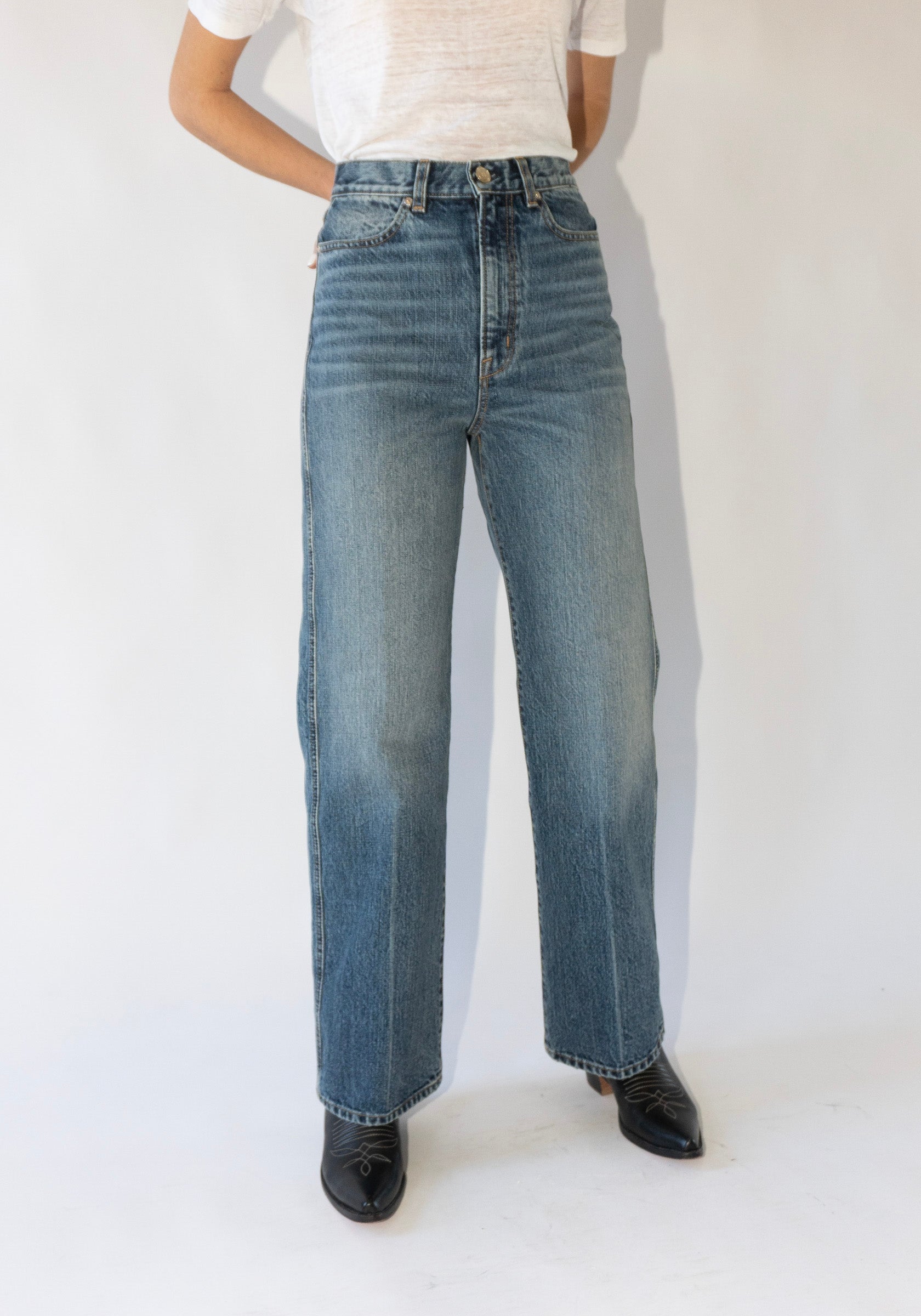 Clothing – Page 4 – VESTIGE