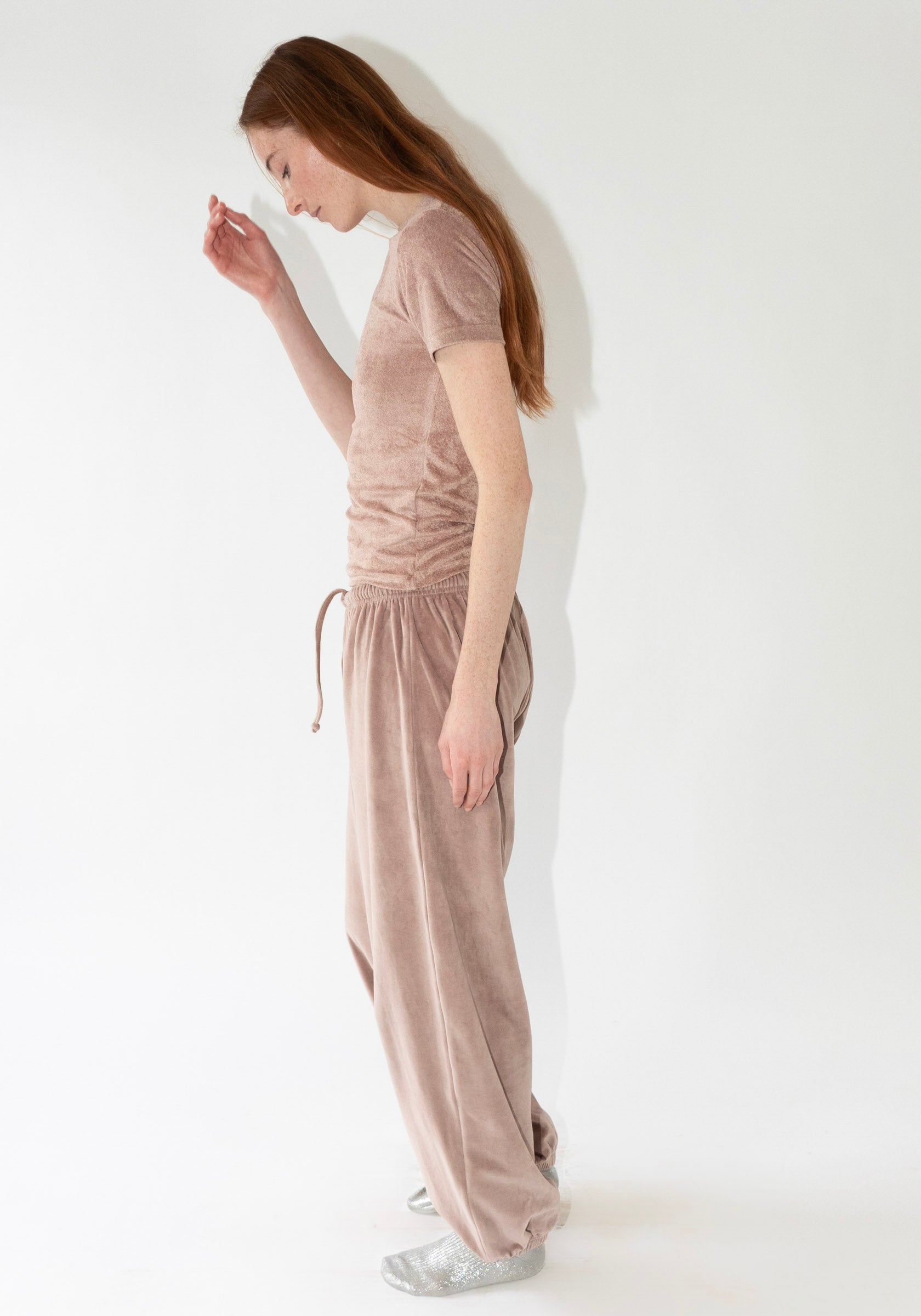 Pillow Sweatpants in Tecto Brown from Baserange. Organic cotton velour pants with an elastic waistband and cuffs. Features a drawstring waistband.