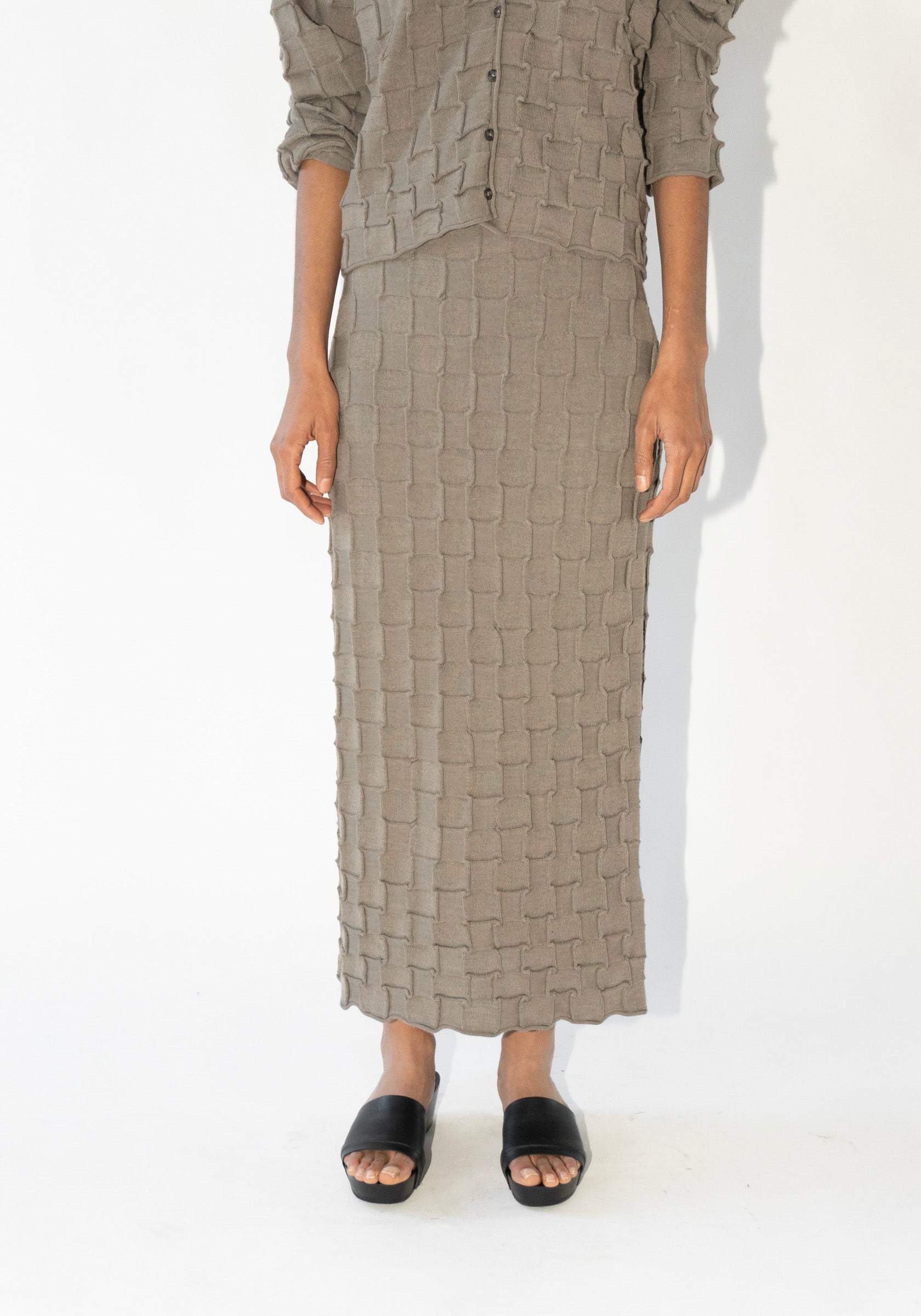 Inlay Skirt in Concrete