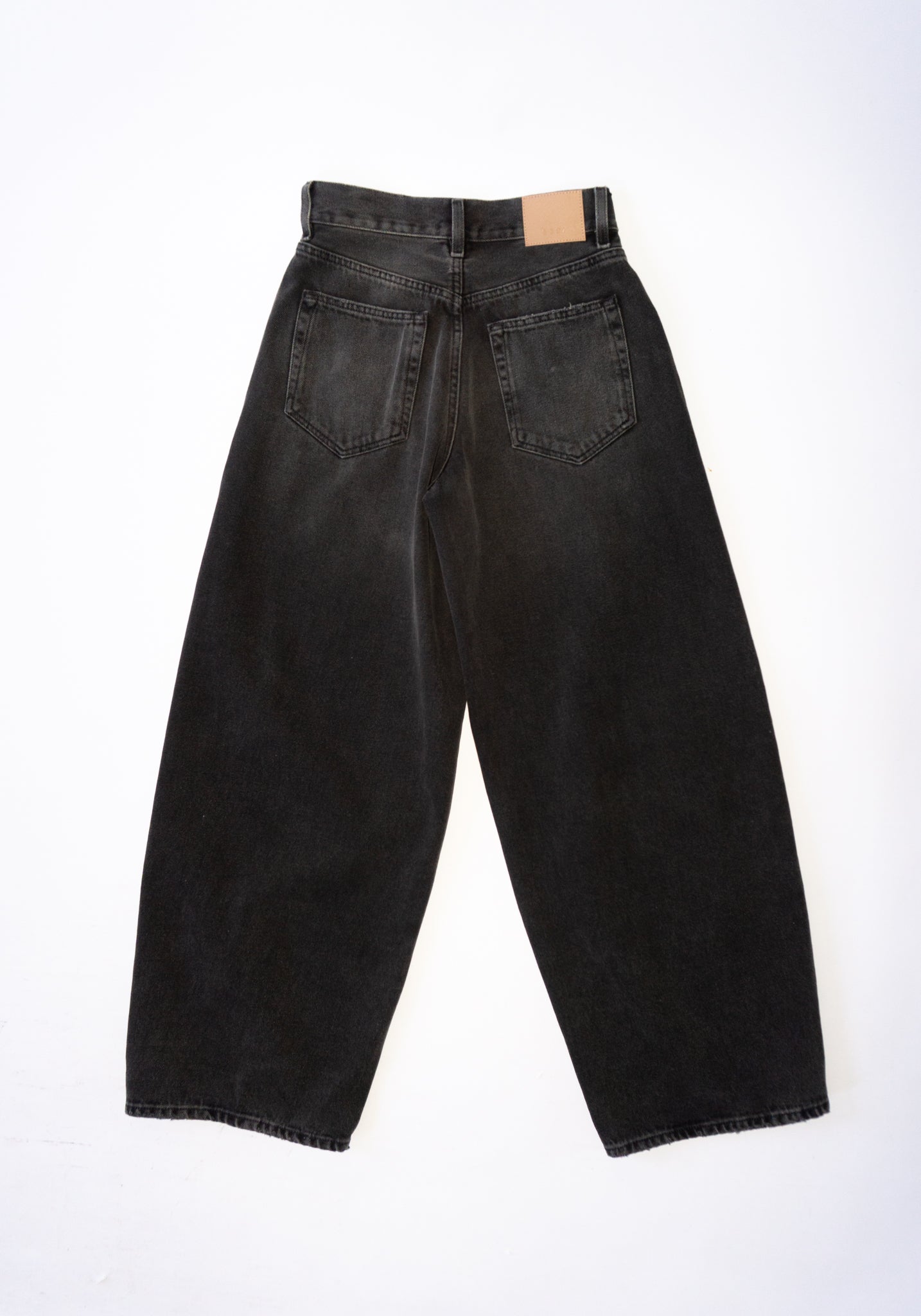 Roomy Jean in Sanded Black