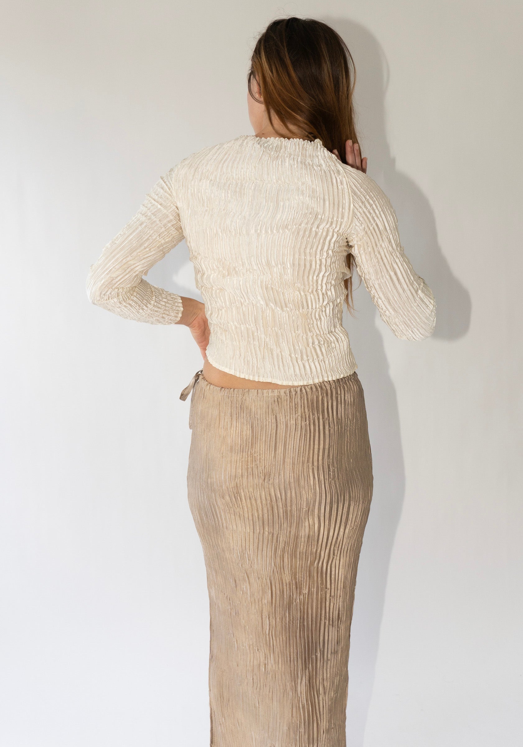 Azur Plissé Satin Silk Cardigan in Off White