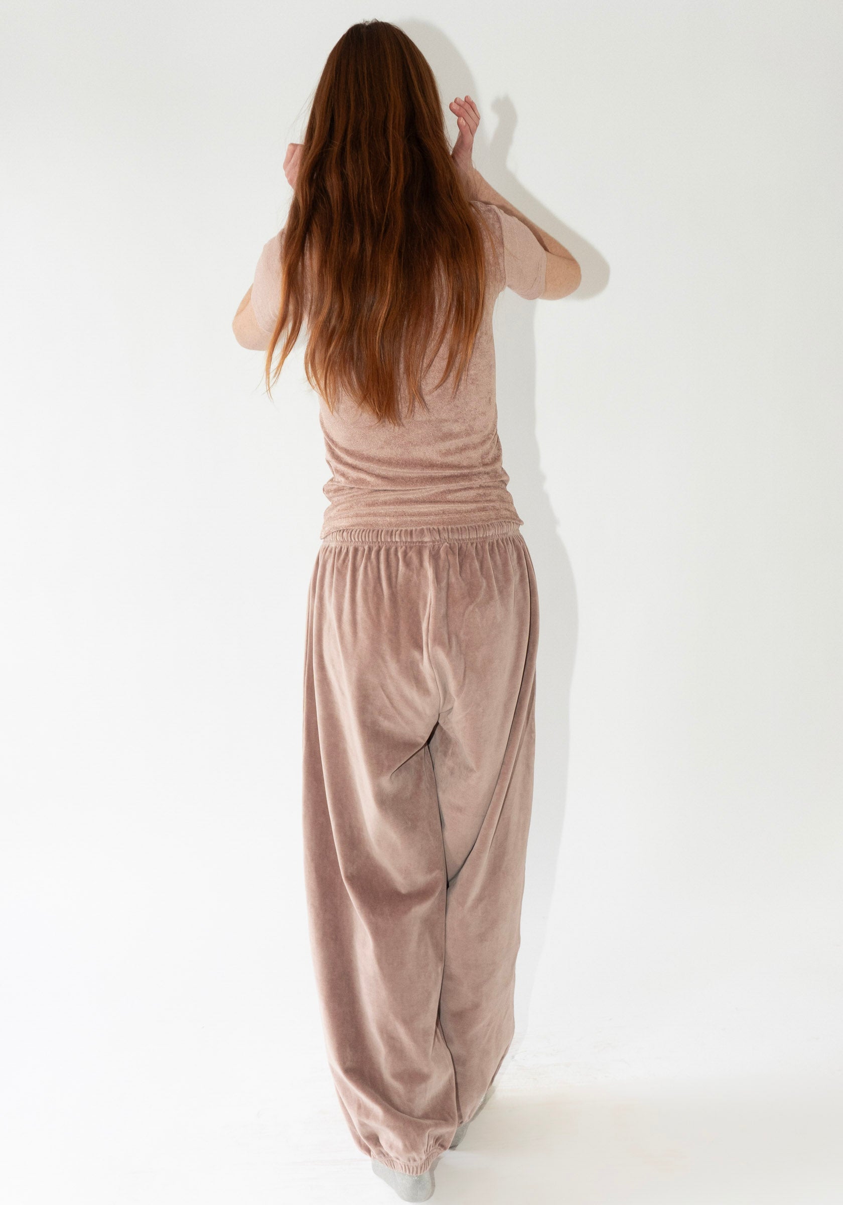 Pillow Sweatpants in Tecto Brown from Baserange. Organic cotton velour pants with an elastic waistband and cuffs. Features a drawstring waistband.