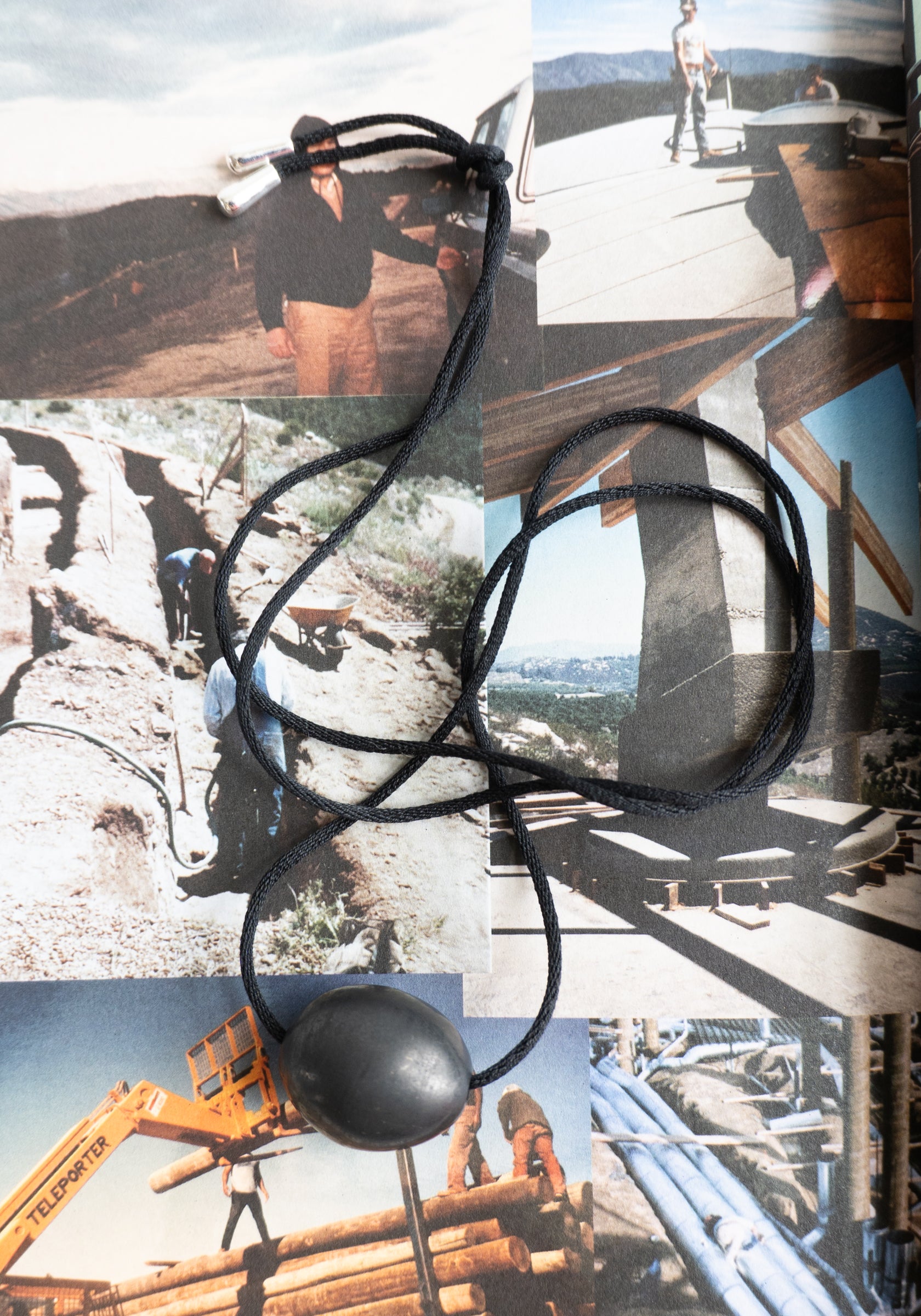 Ellipse Large Pendant Necklace in Black Shungite – VESTIGE