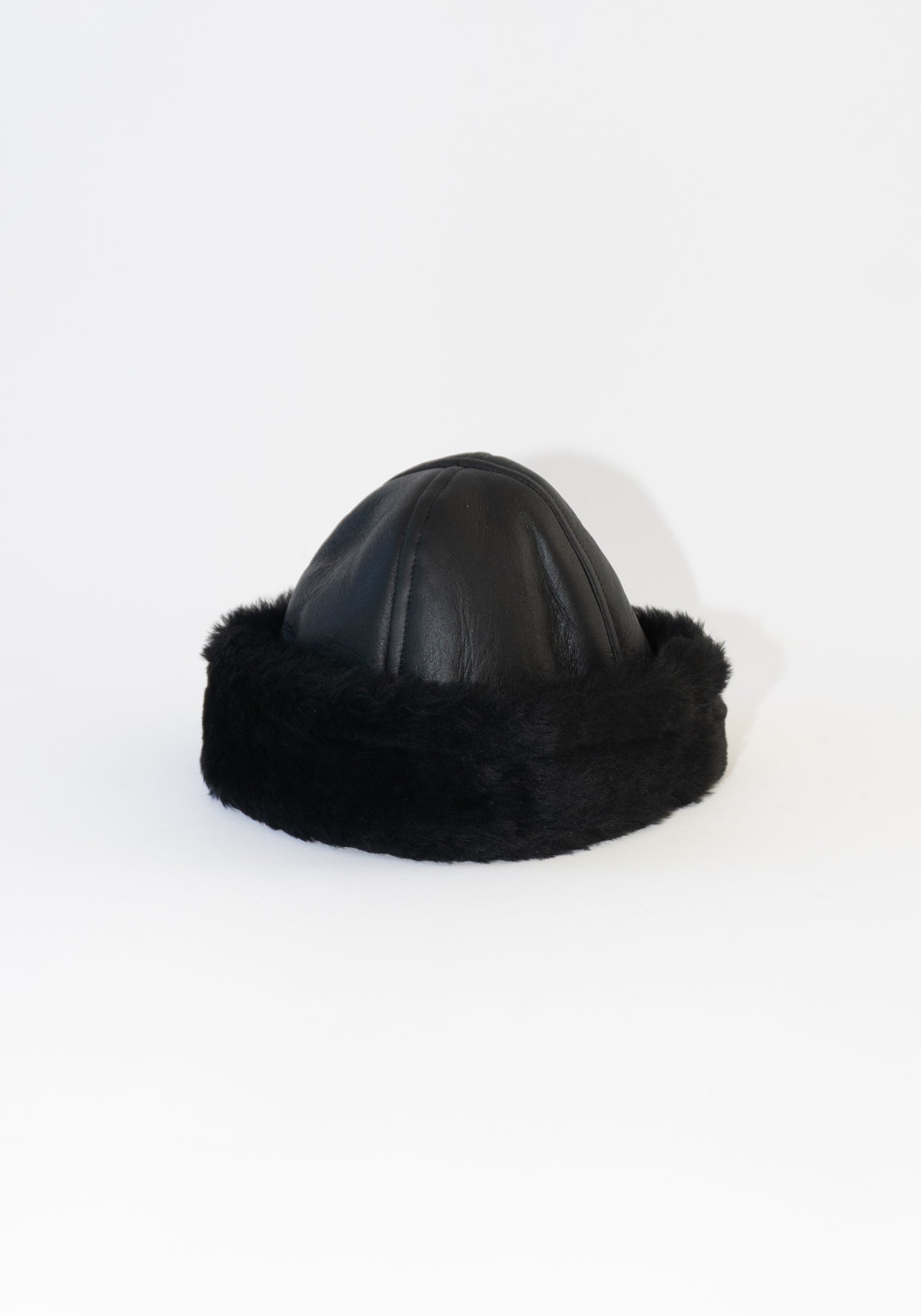 Cawley Leather Black Straight Hair Sheepskin Cap in Black