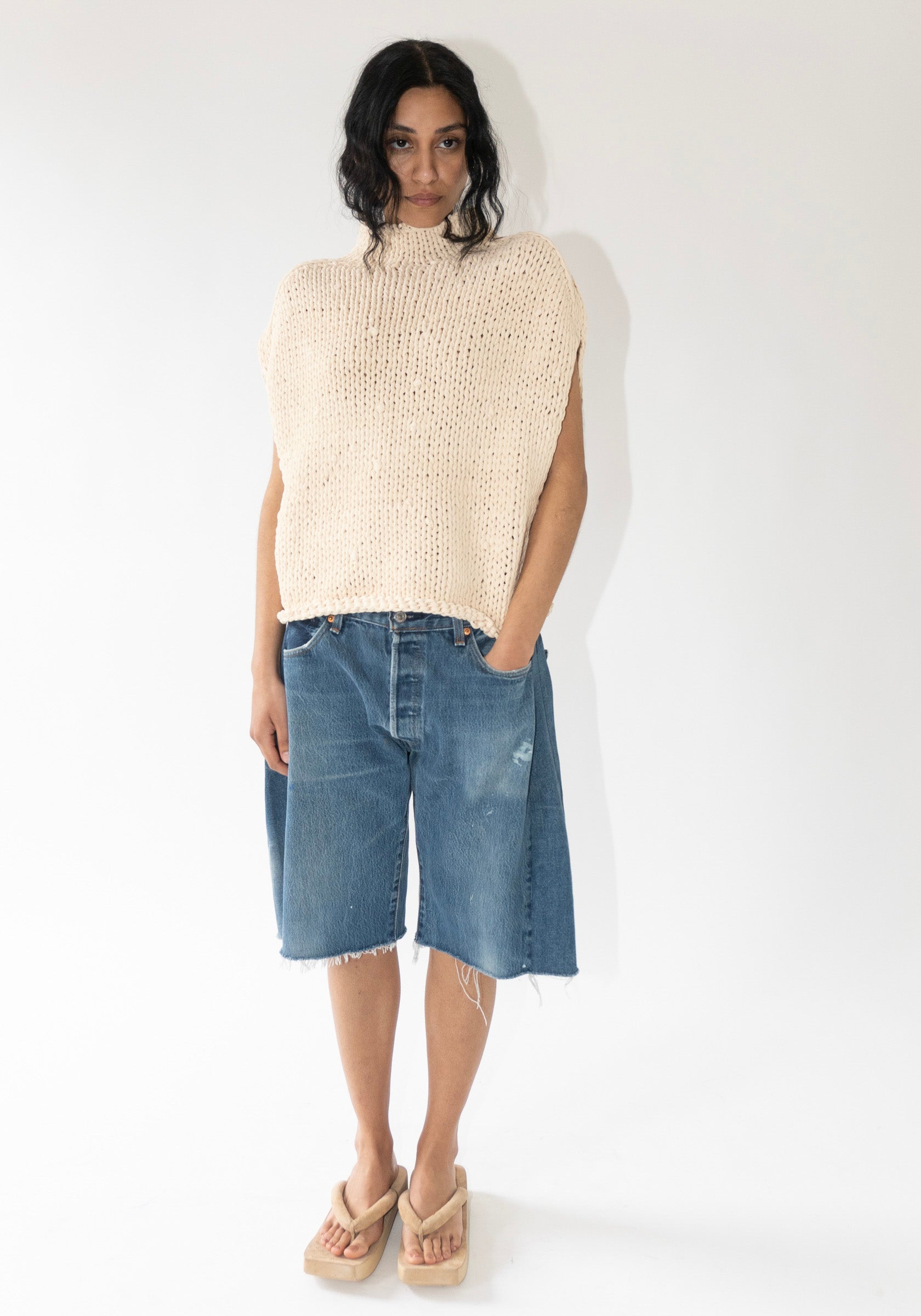 Lauren Manoogian – VESTIGE Lauren Manoogian – VESTIGE