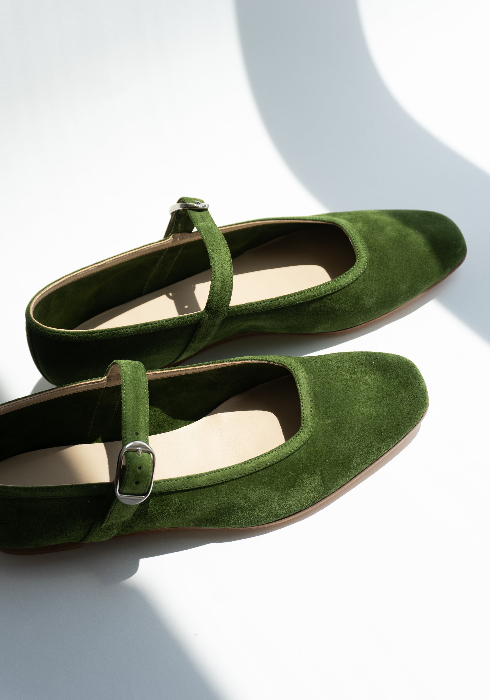 Le Monde Beryl Ballet Mary Jane in Green Suede