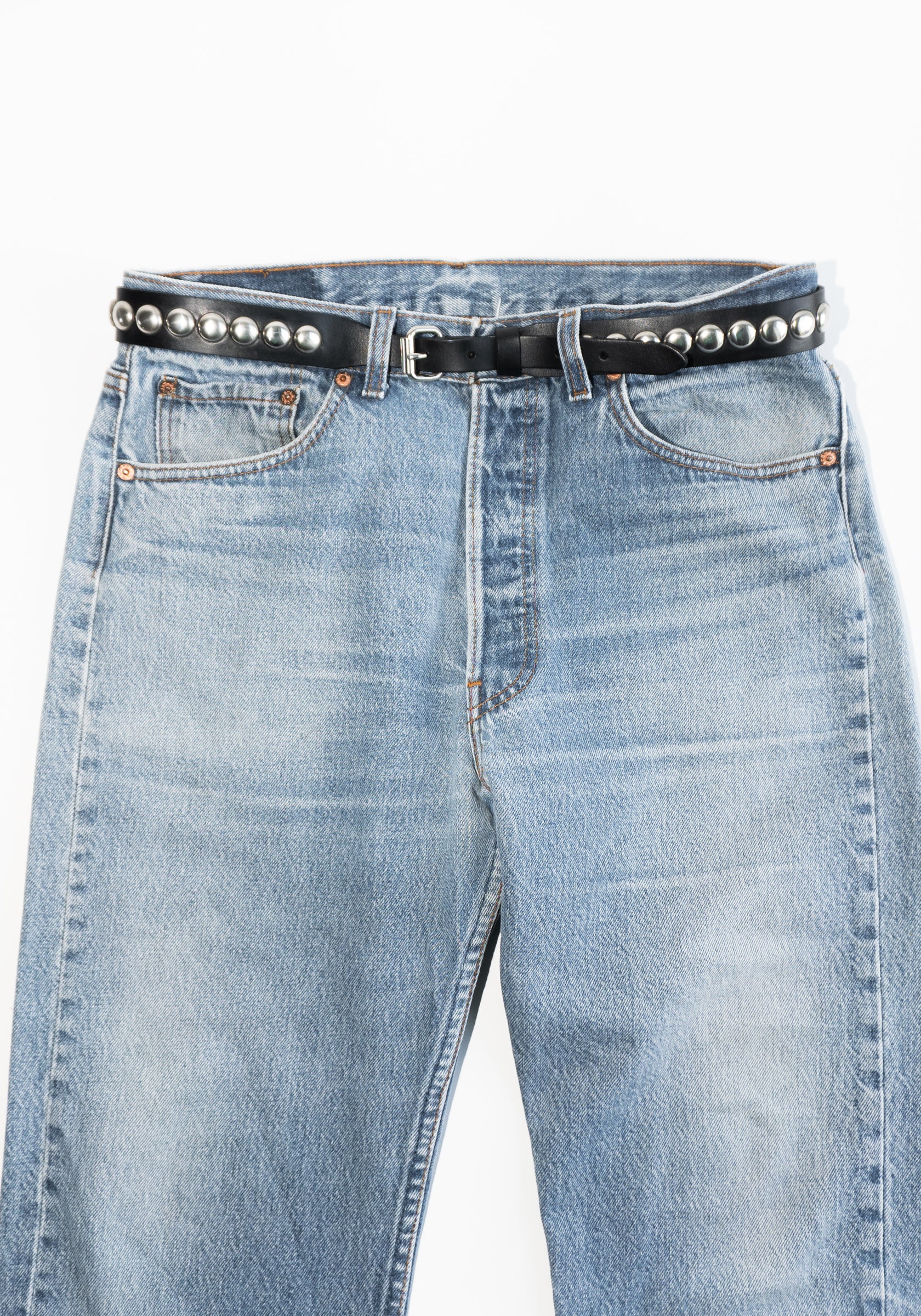 Latigo Leather Conch Stud Belt in Black