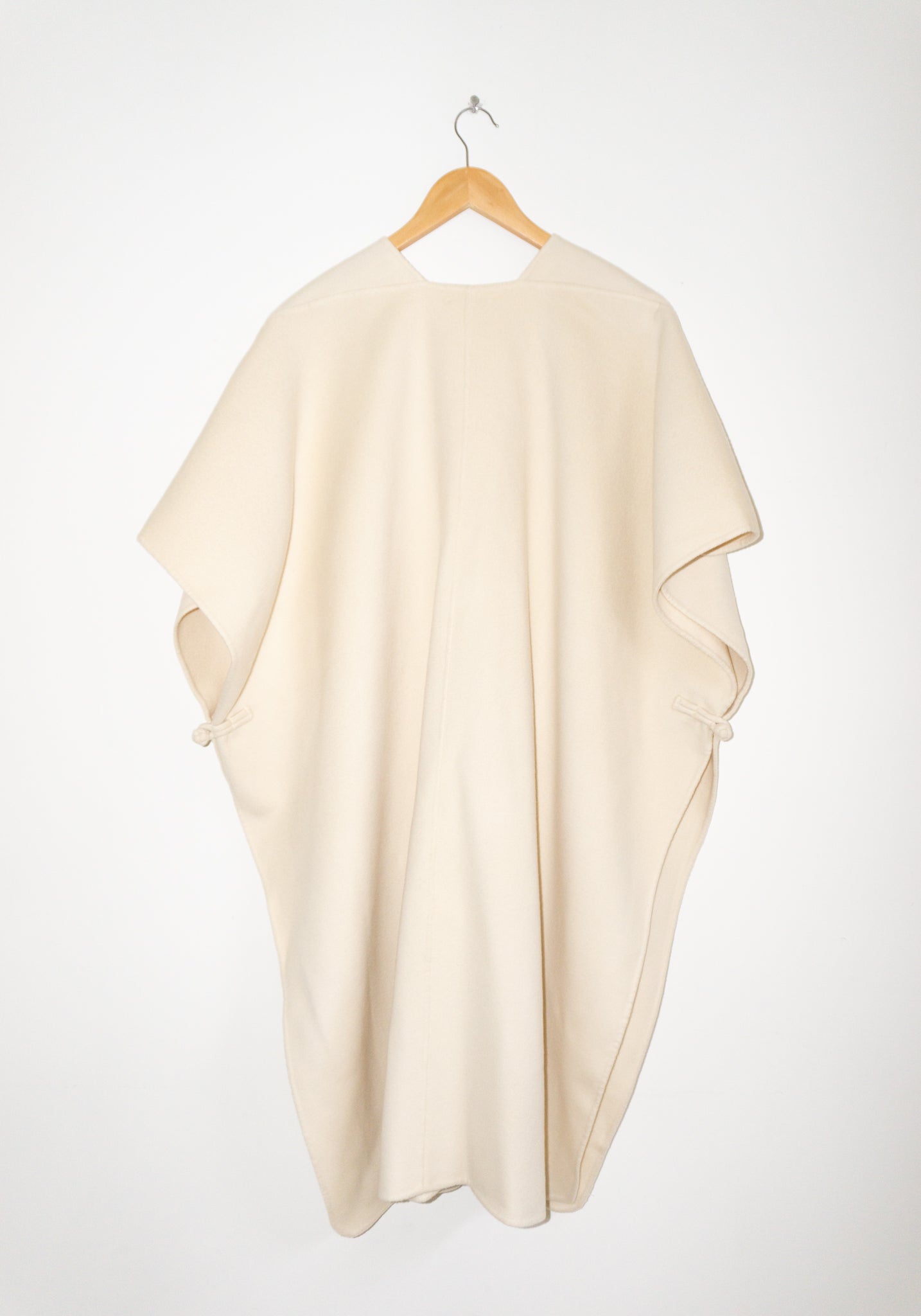 Robertas Poncho in Pearl