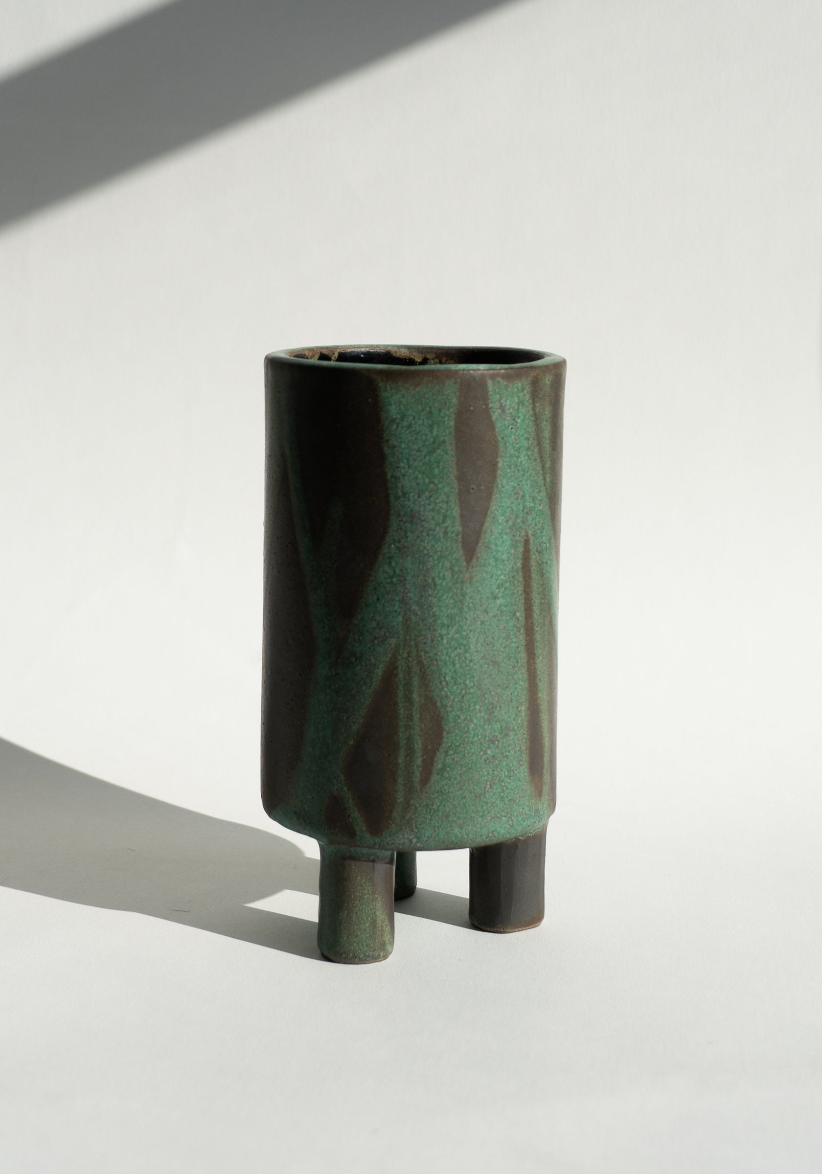 Mondays Ceramics Tripod Vase in Green Patina on Umber