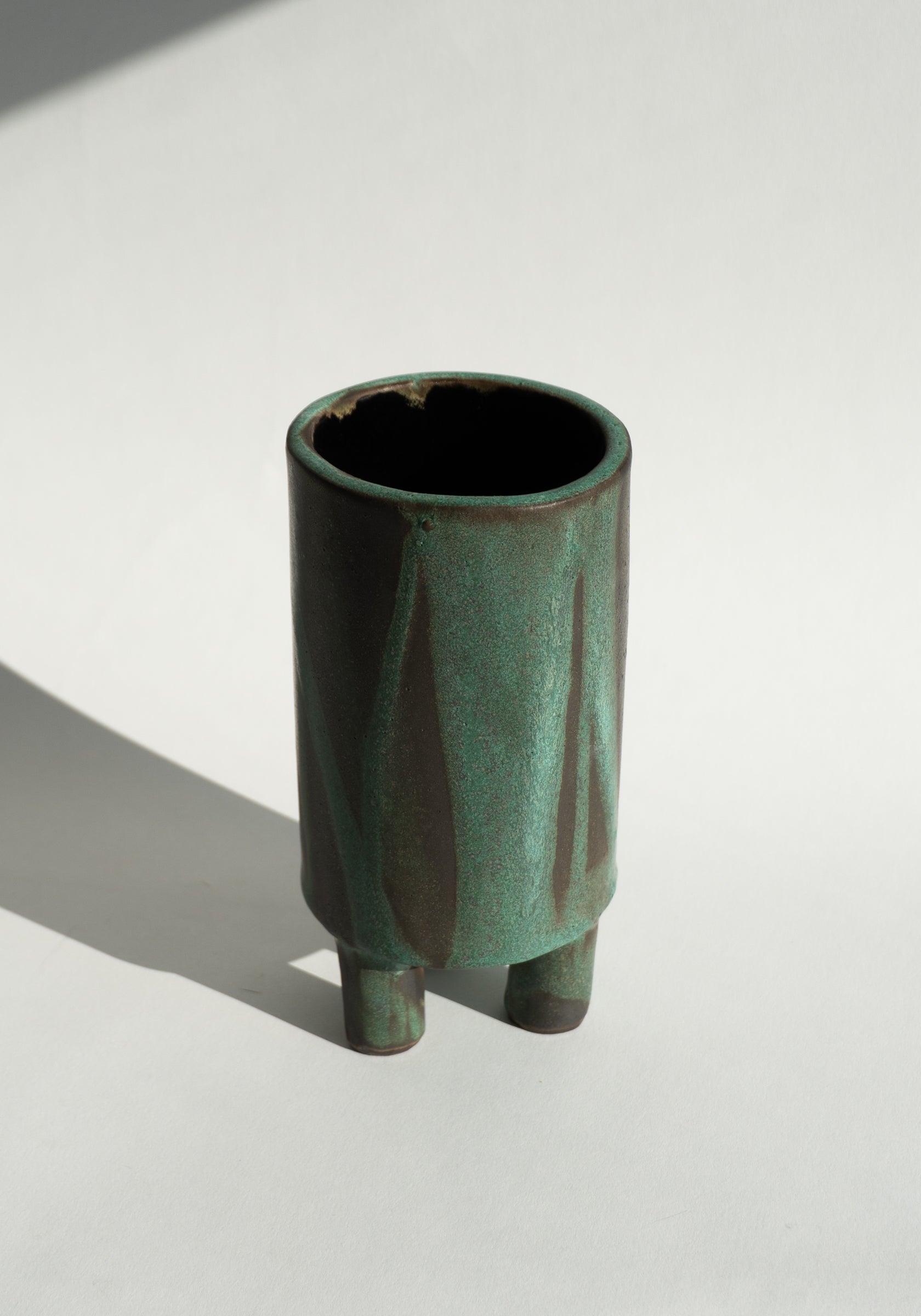 Mondays Ceramics Tripod Vase in Green Patina on Umber