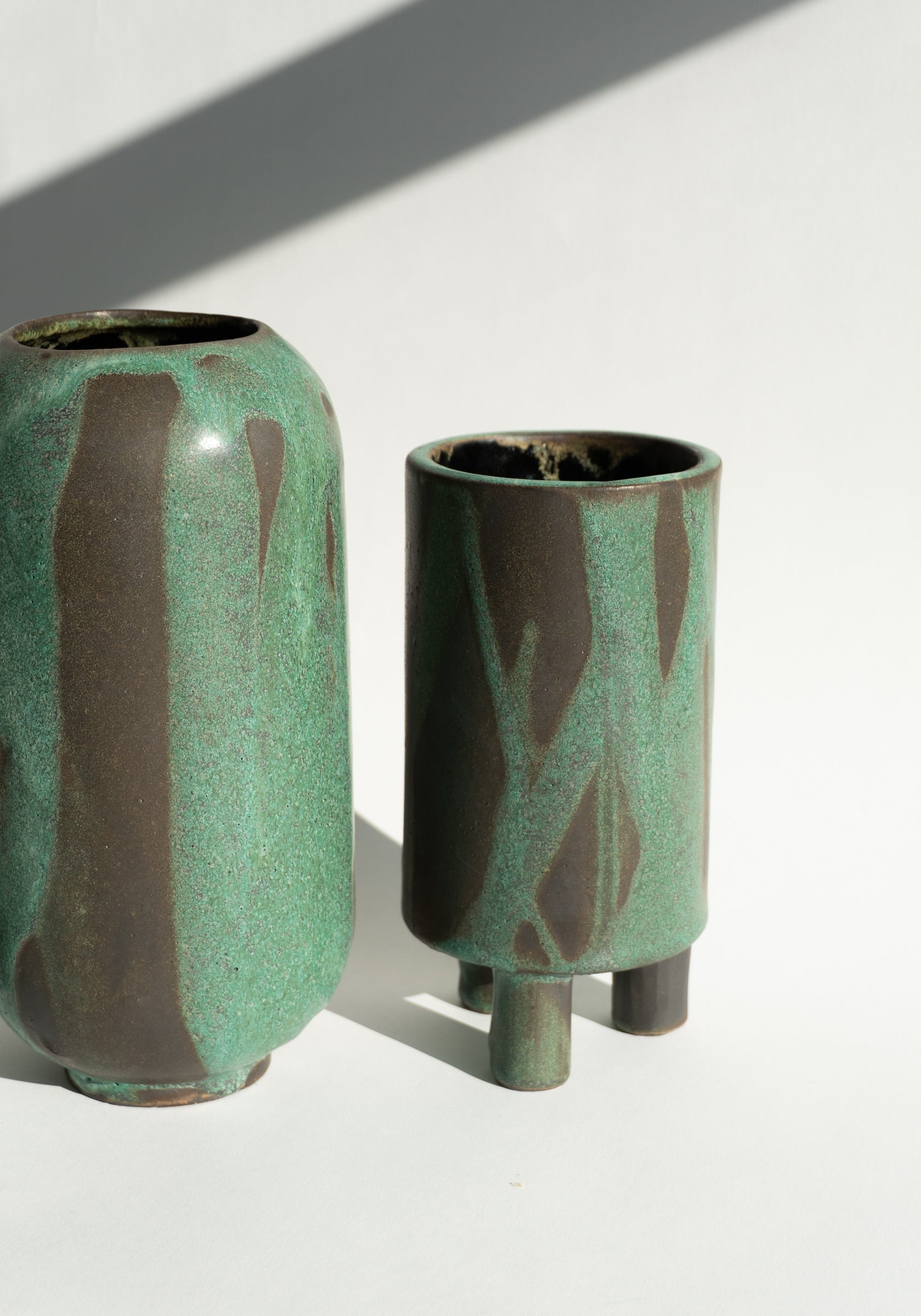 Mondays Ceramics Tripod Vase in Green Patina on Umber