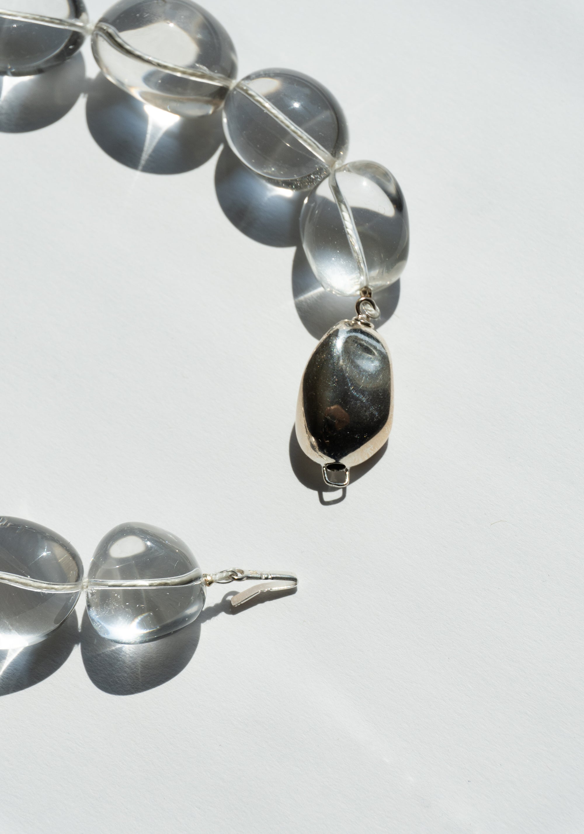 Mussels and Muscles Pebbles Necklace in Crystal