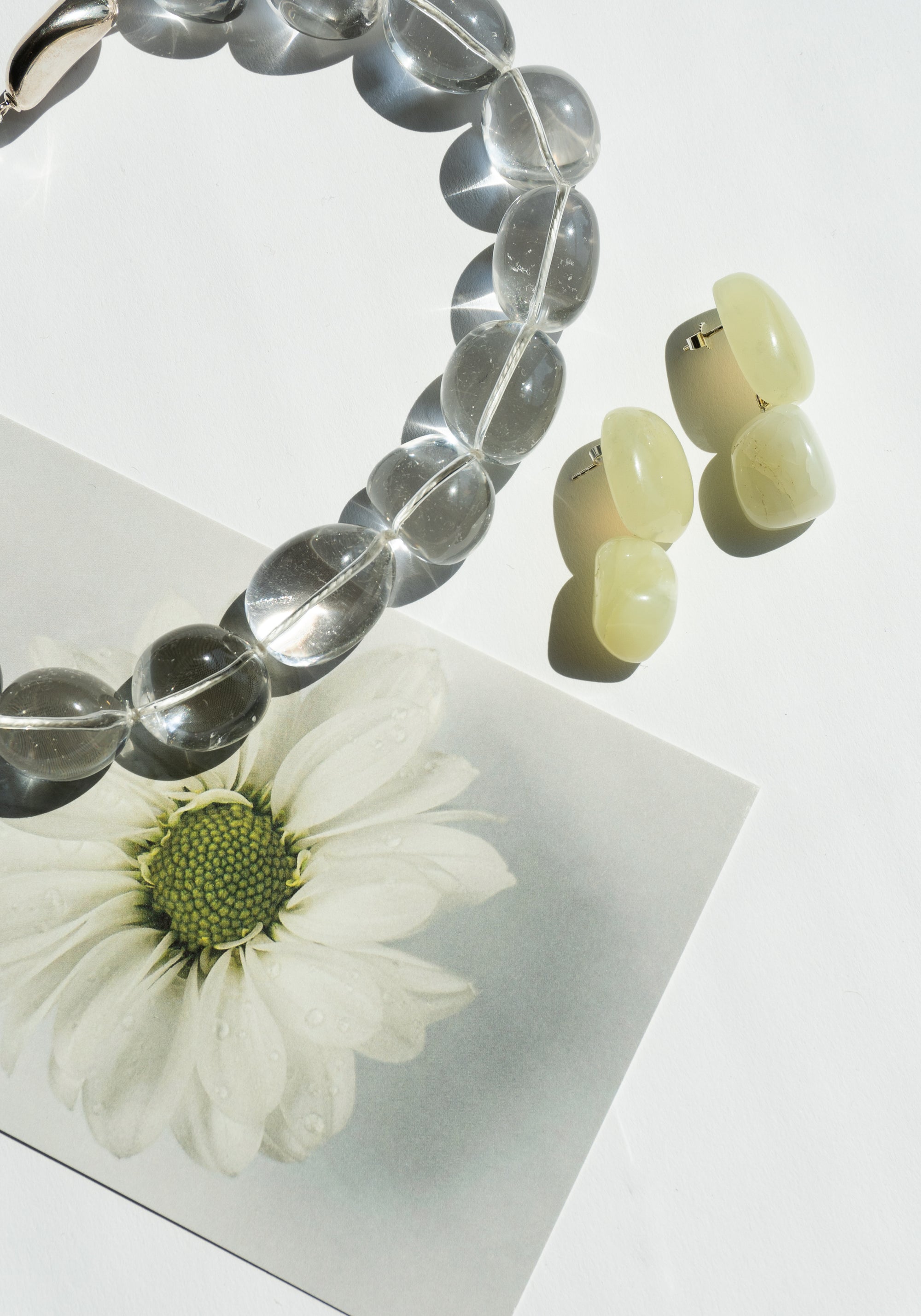 Mussels and Muscles Pebbles Necklace in Crystal