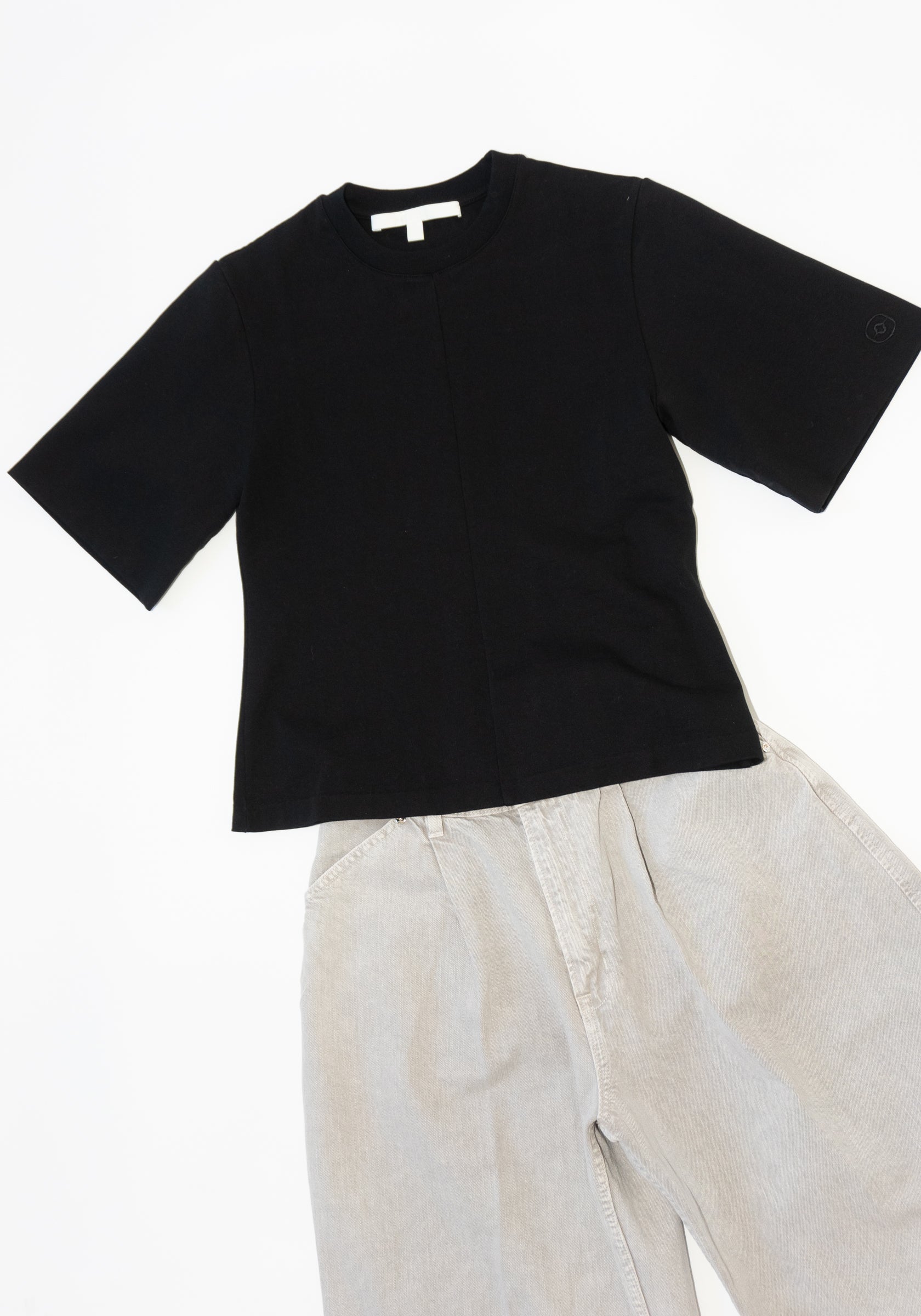 RÙADH Isla Fitted Tee in Black