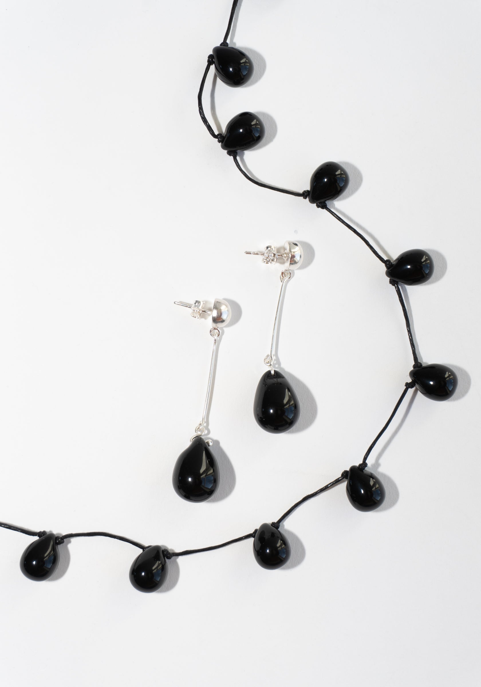 Long Gota Earrings in Black from Sisi Joia