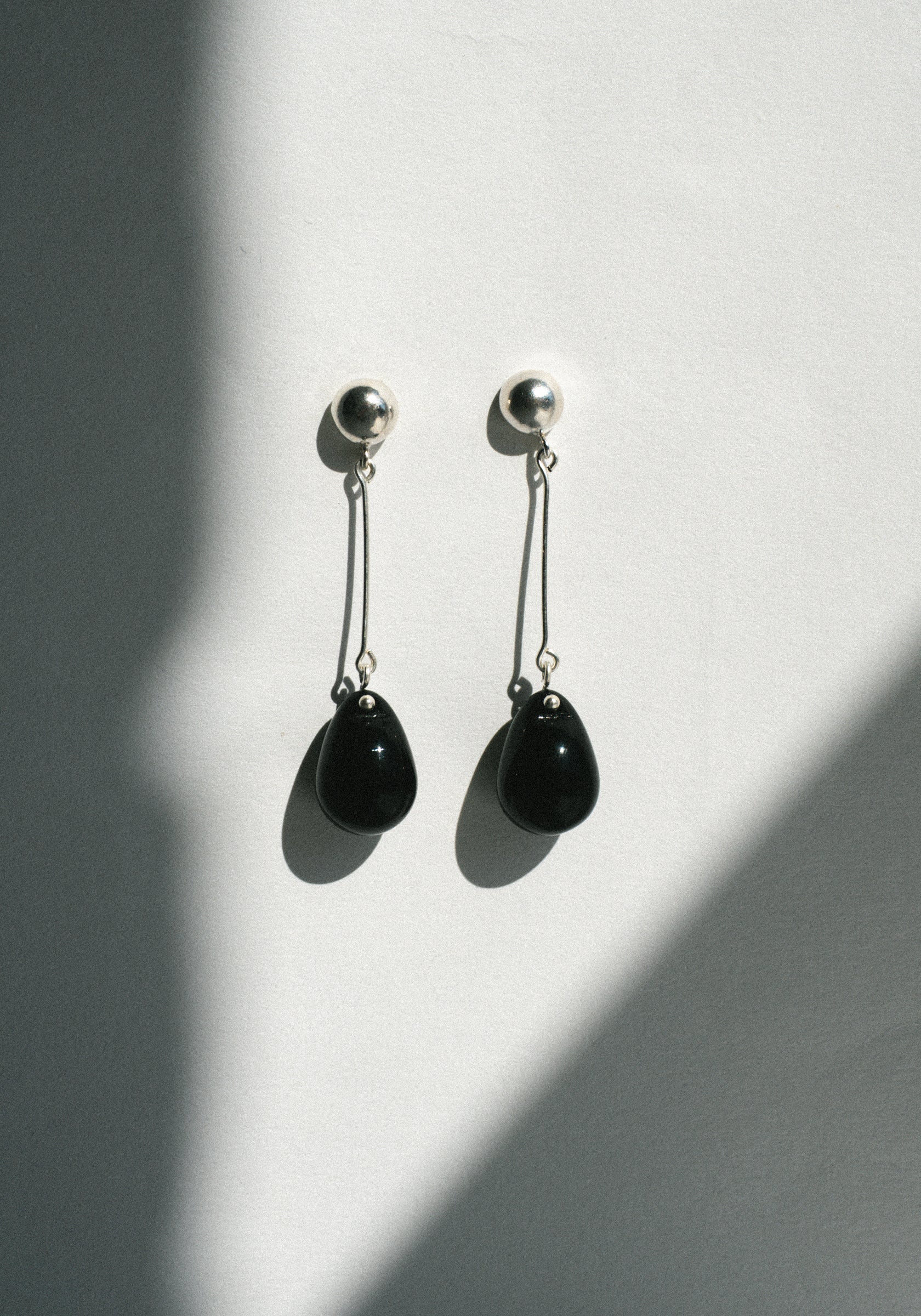Long Gota Earrings in Black from Sisi Joia