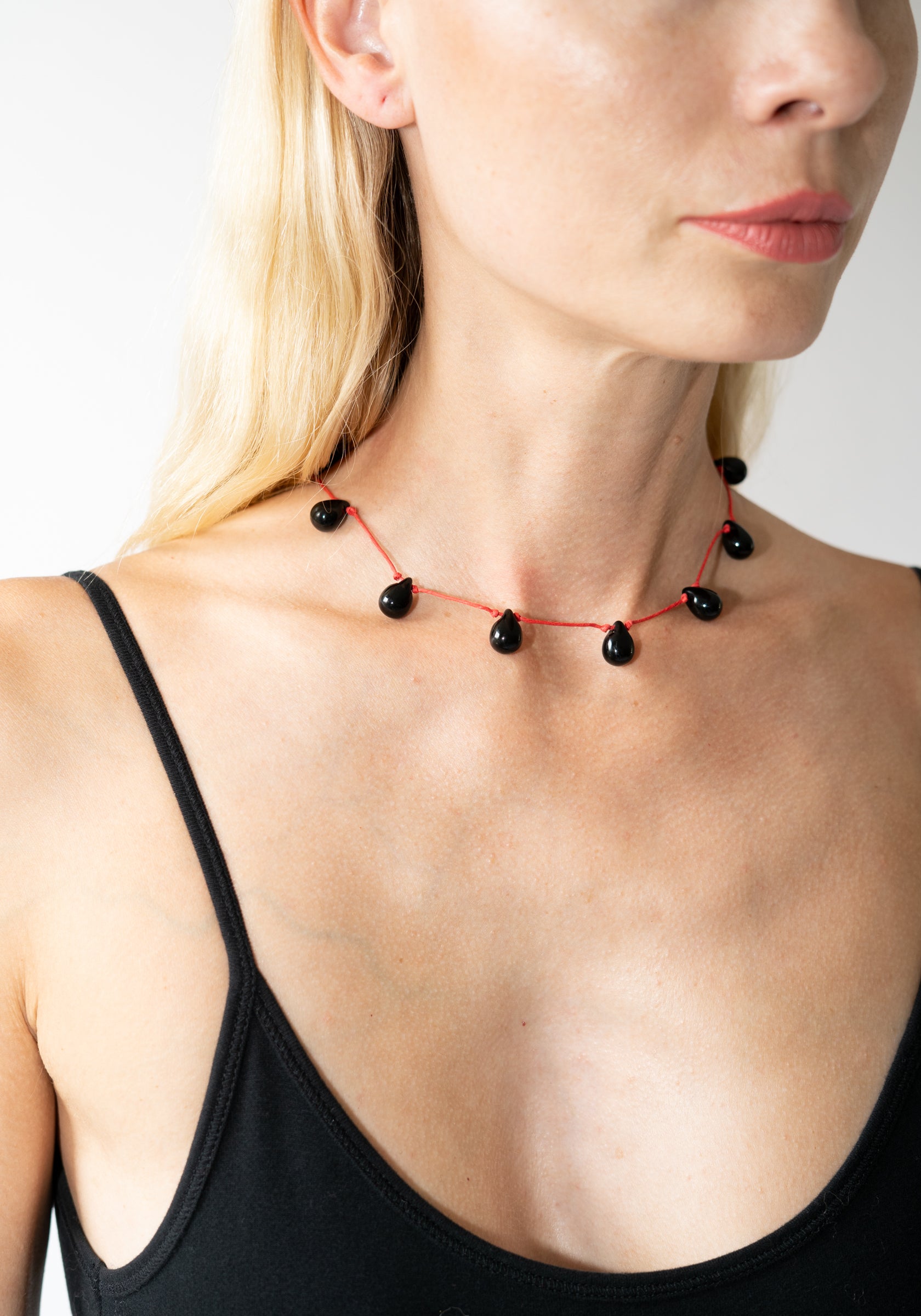 Noue Necklace in Black and Red
