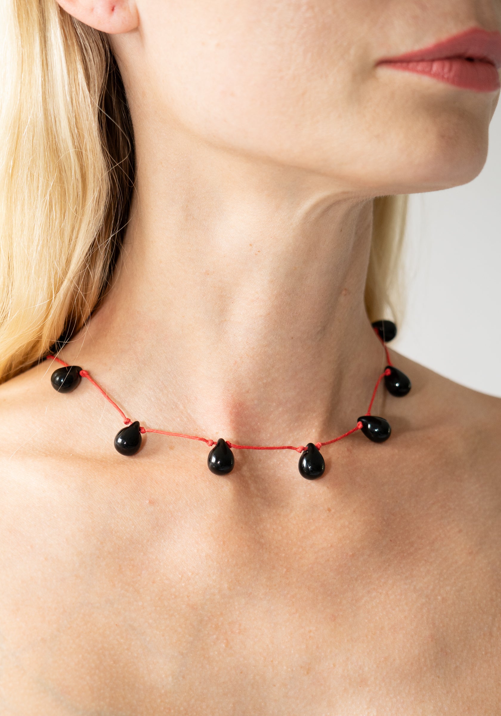 Noue Necklace in Black and Red