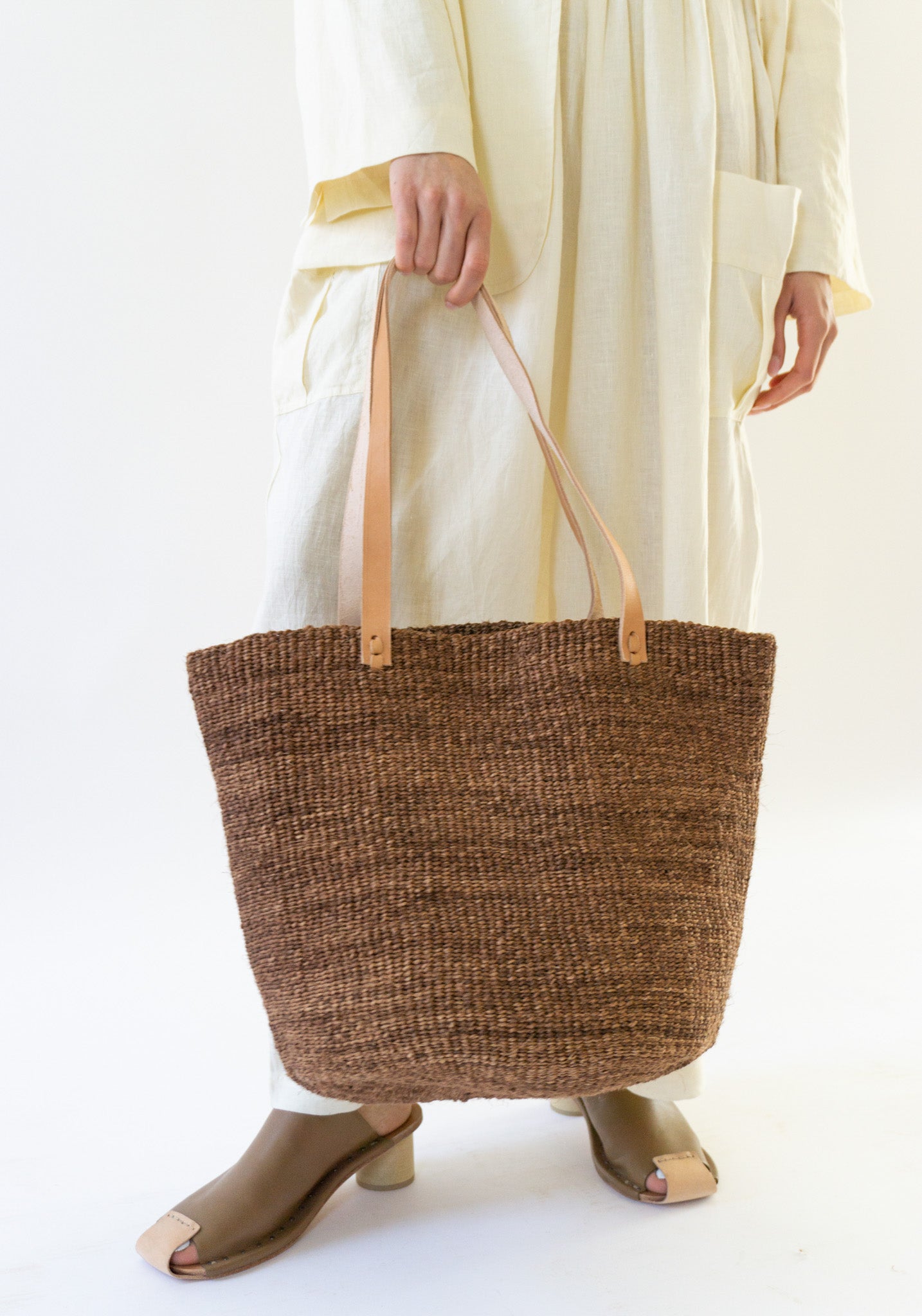 Kiondo Medium Shopper Basket in Dark Brown